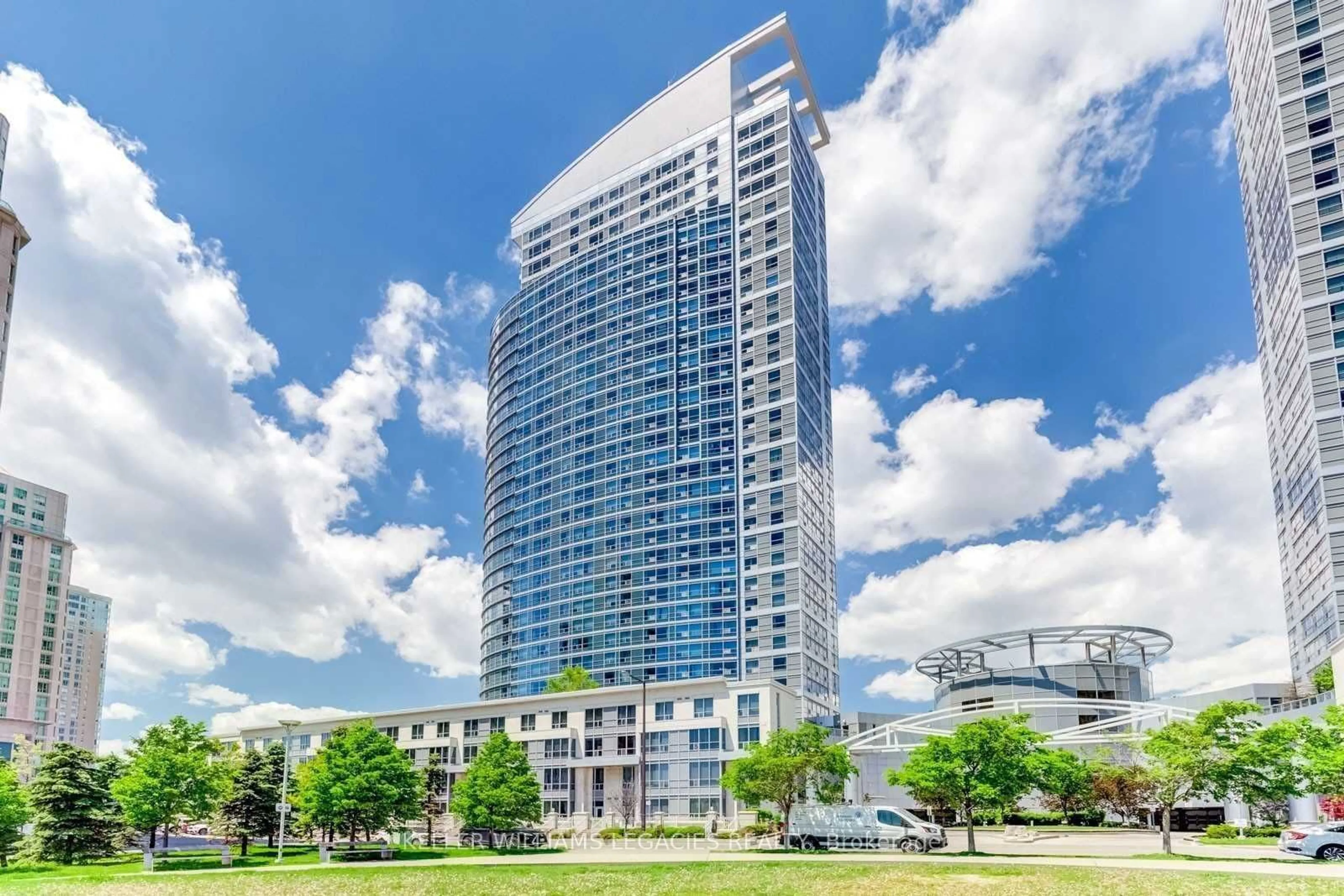 Indoor foyer for 36 Lee Centre Dr #3505, Toronto Ontario M1H 3K2