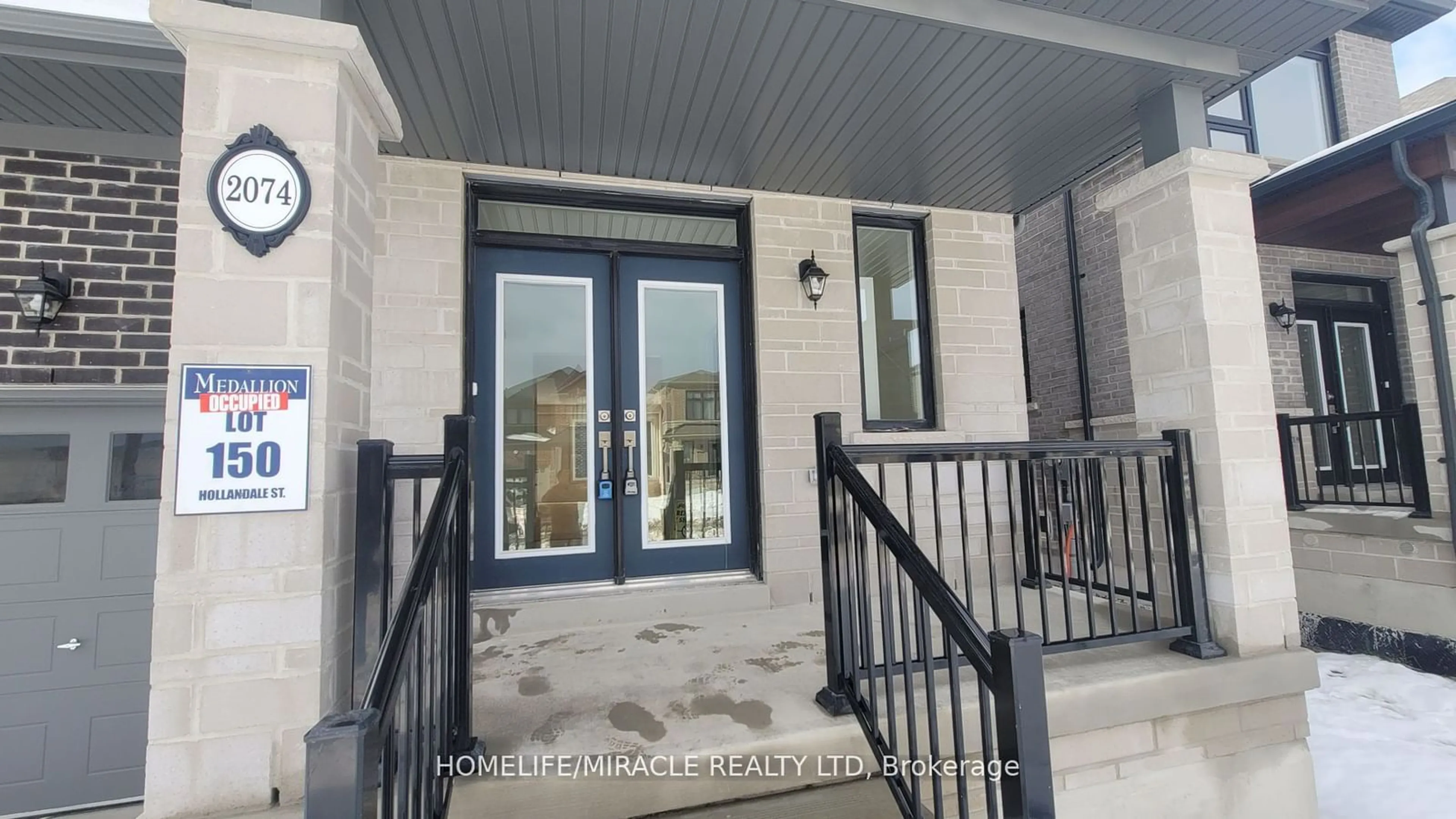 Indoor entryway for 2074 Hallandale St, Oshawa Ontario L1L 0T5