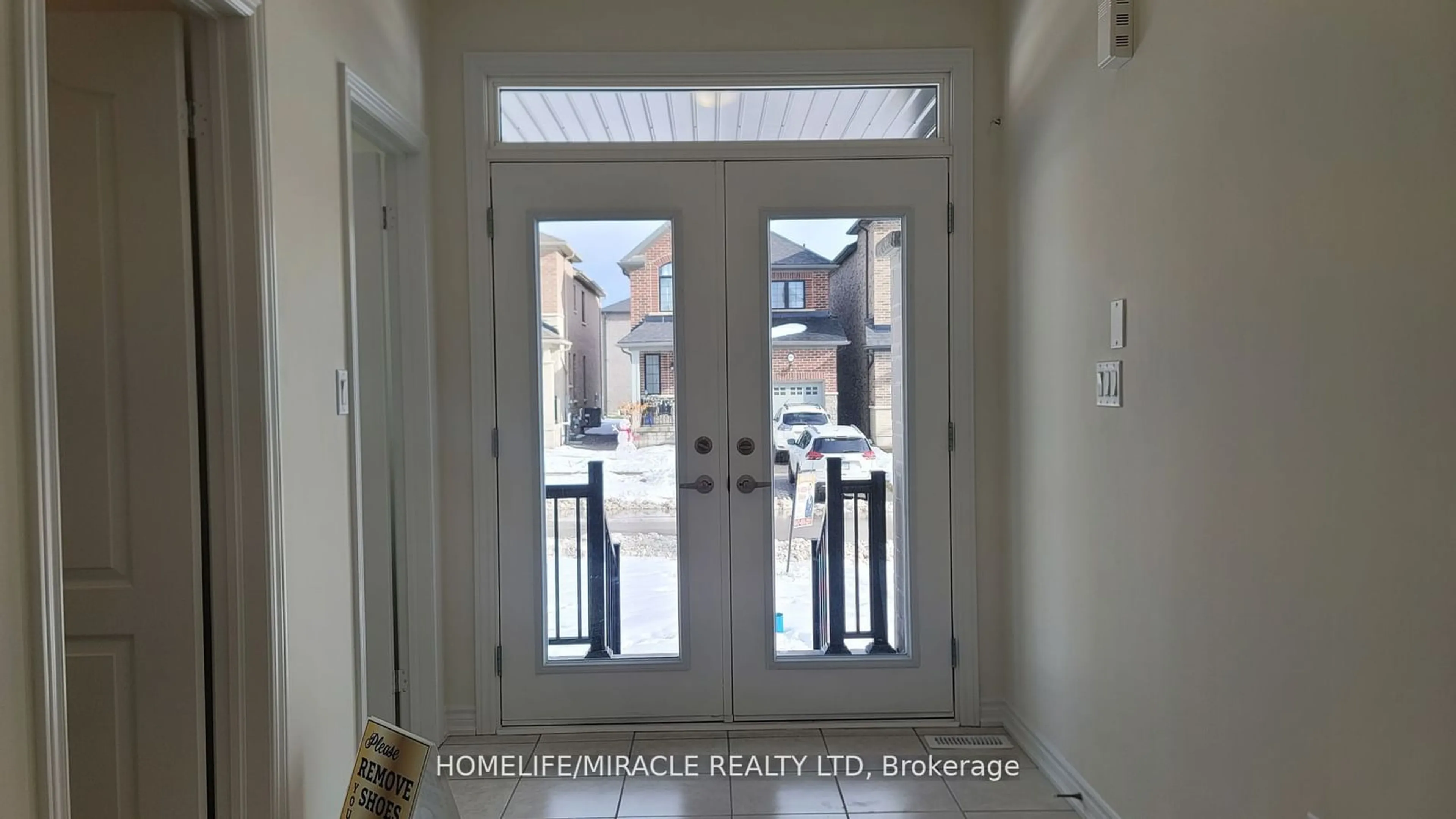 Indoor entryway for 2074 Hallandale St, Oshawa Ontario L1L 0T5