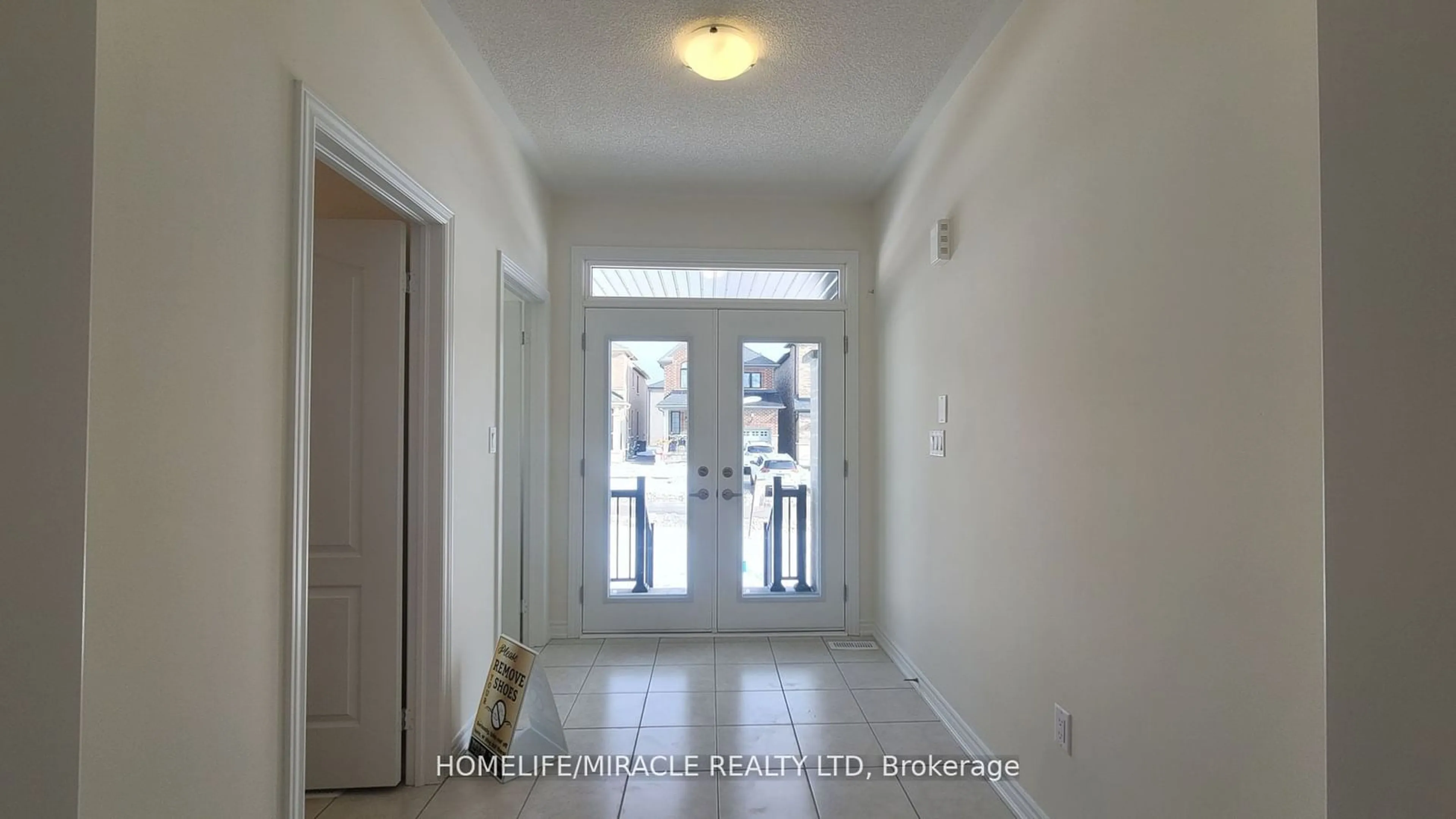 Indoor entryway for 2074 Hallandale St, Oshawa Ontario L1L 0T5