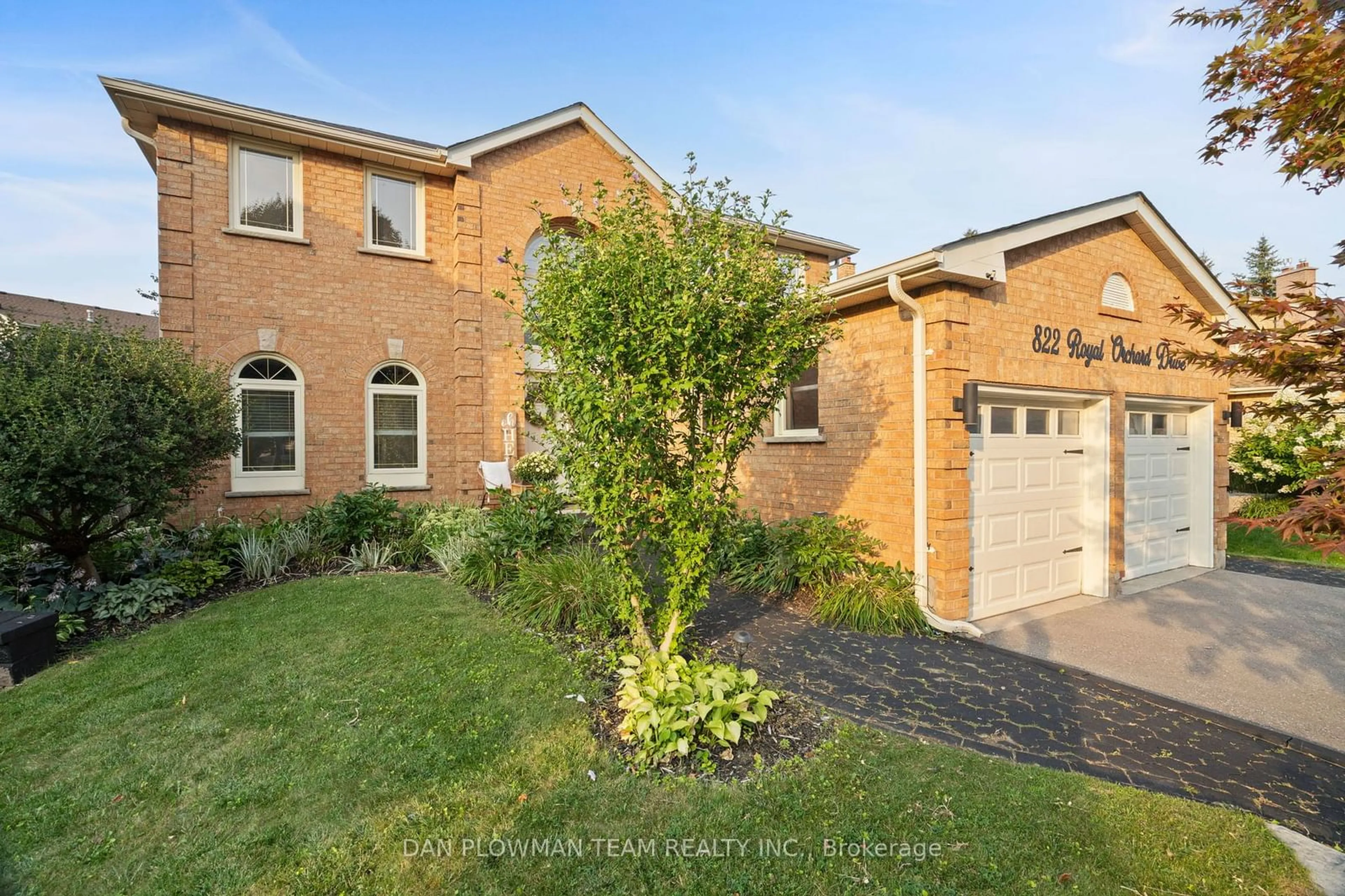 Home with brick exterior material, street for 822 Royal Orchard Dr, Oshawa Ontario L1K 1Z8