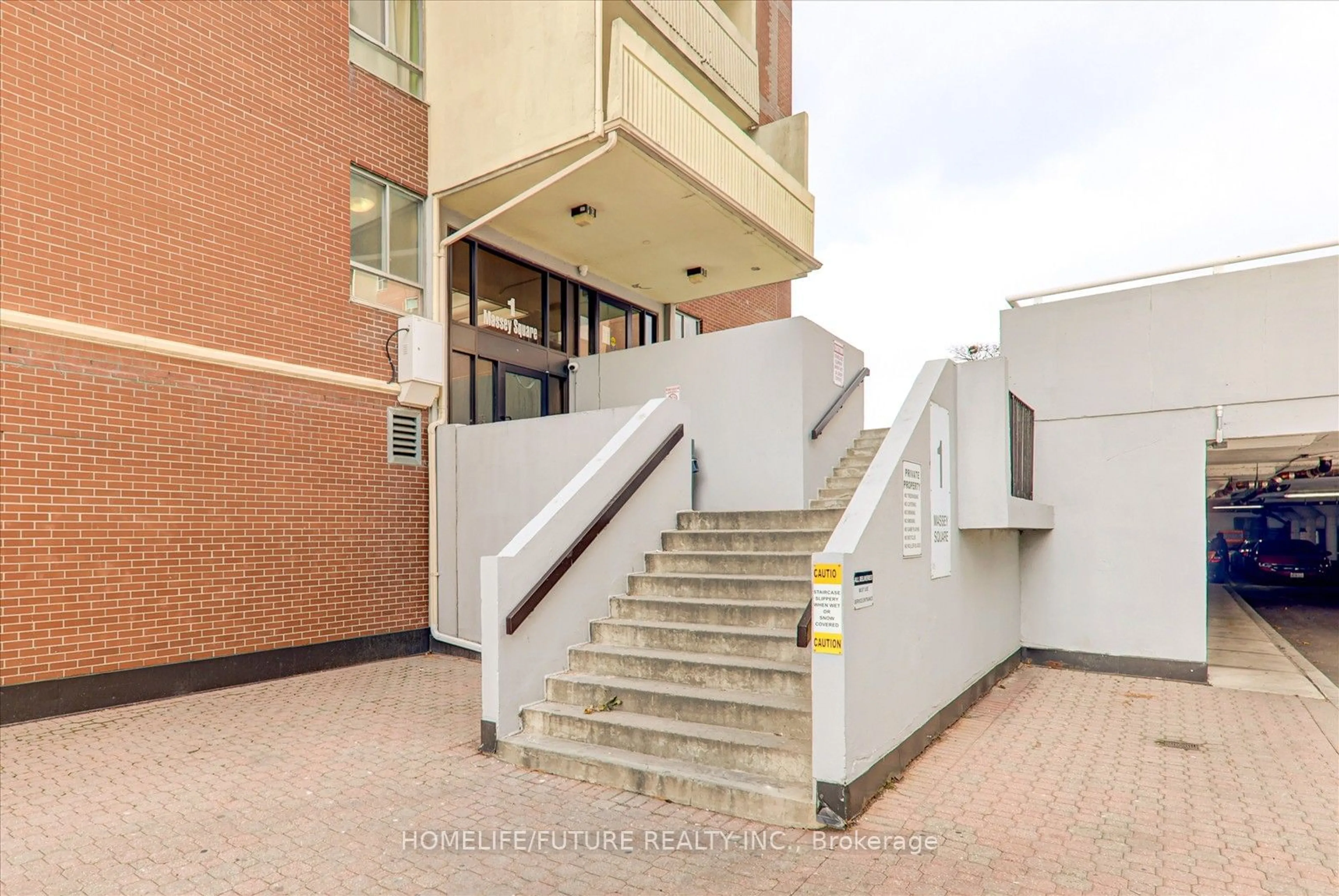 Indoor foyer for 1 Massey Sq #914, Toronto Ontario M4C 5L4