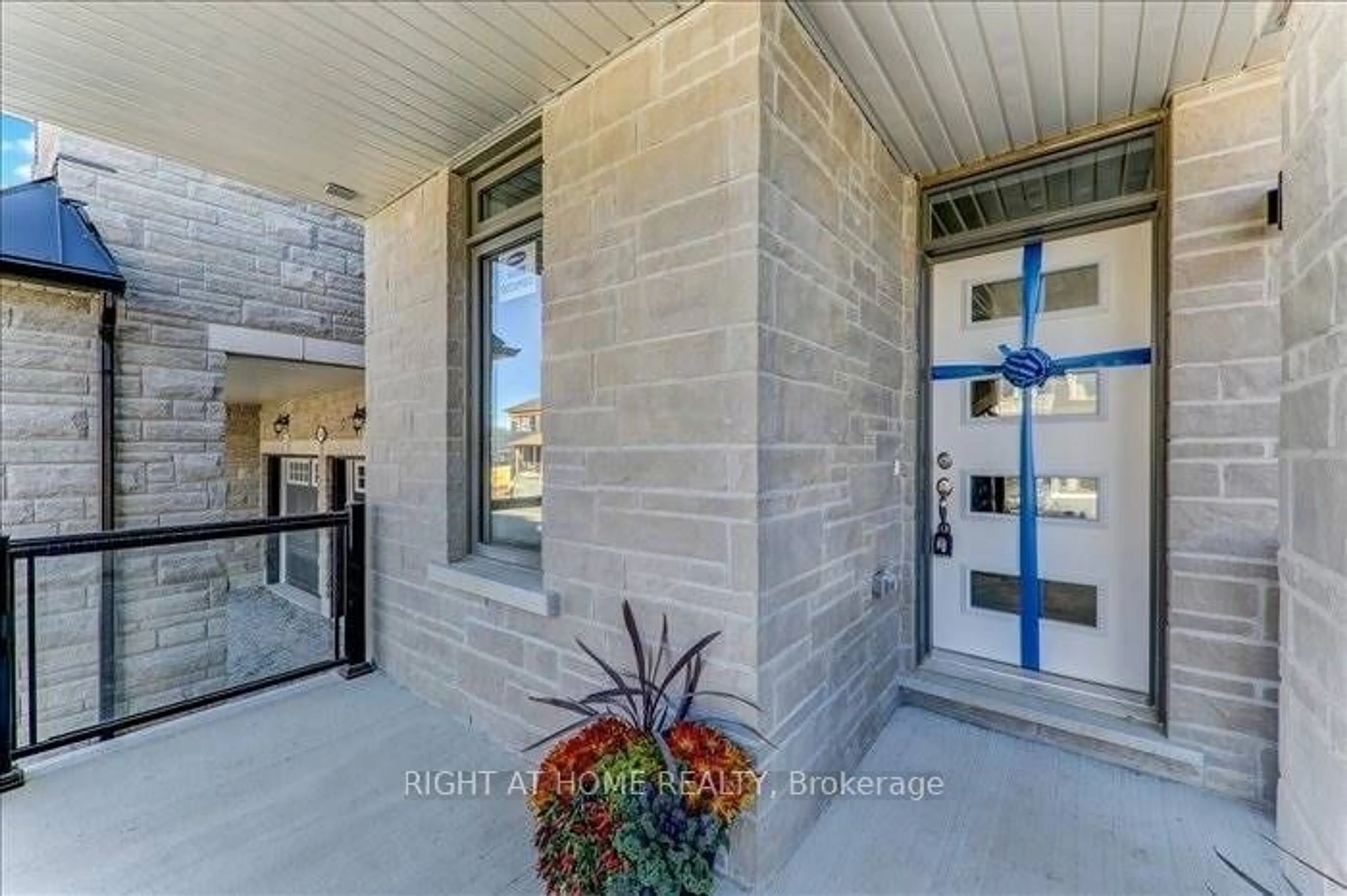 Indoor entryway for 1407 Longspur Tr, Pickering Ontario L0H 1J0