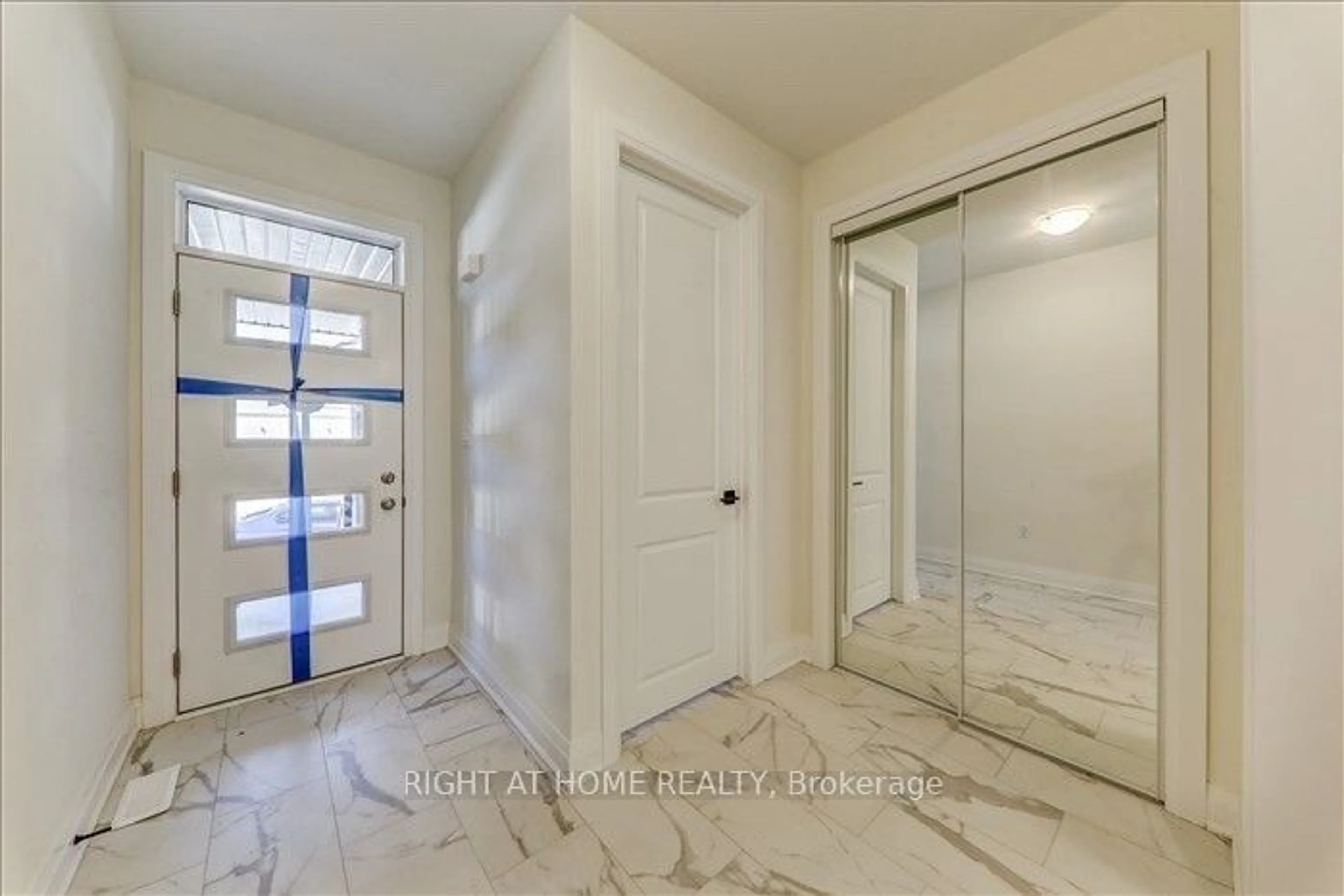 Indoor entryway for 1407 Longspur Tr, Pickering Ontario L0H 1J0