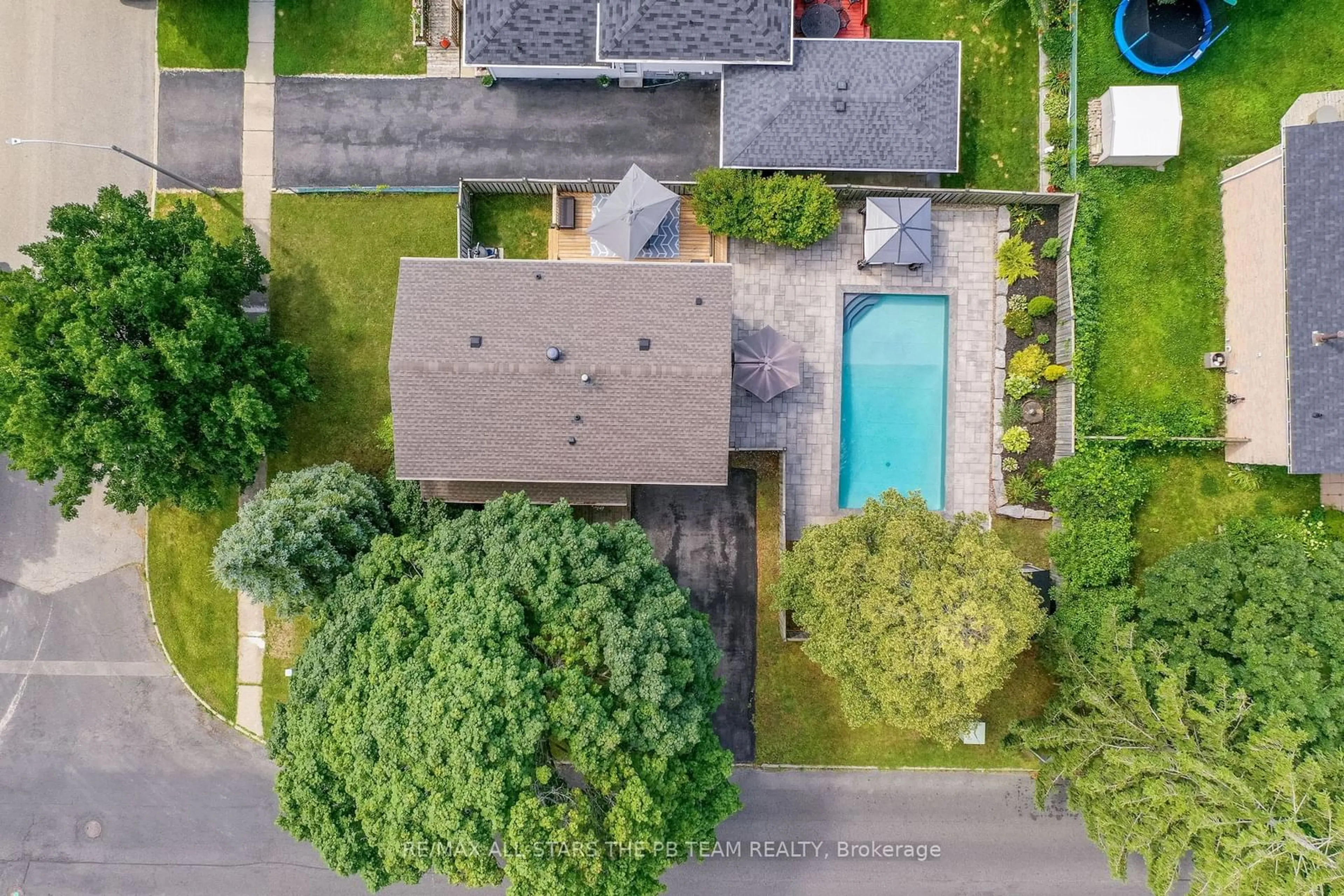 A pic from outside/outdoor area/front of a property/back of a property/a pic from drone, street for 51 Rands Rd, Ajax Ontario L1S 3H6