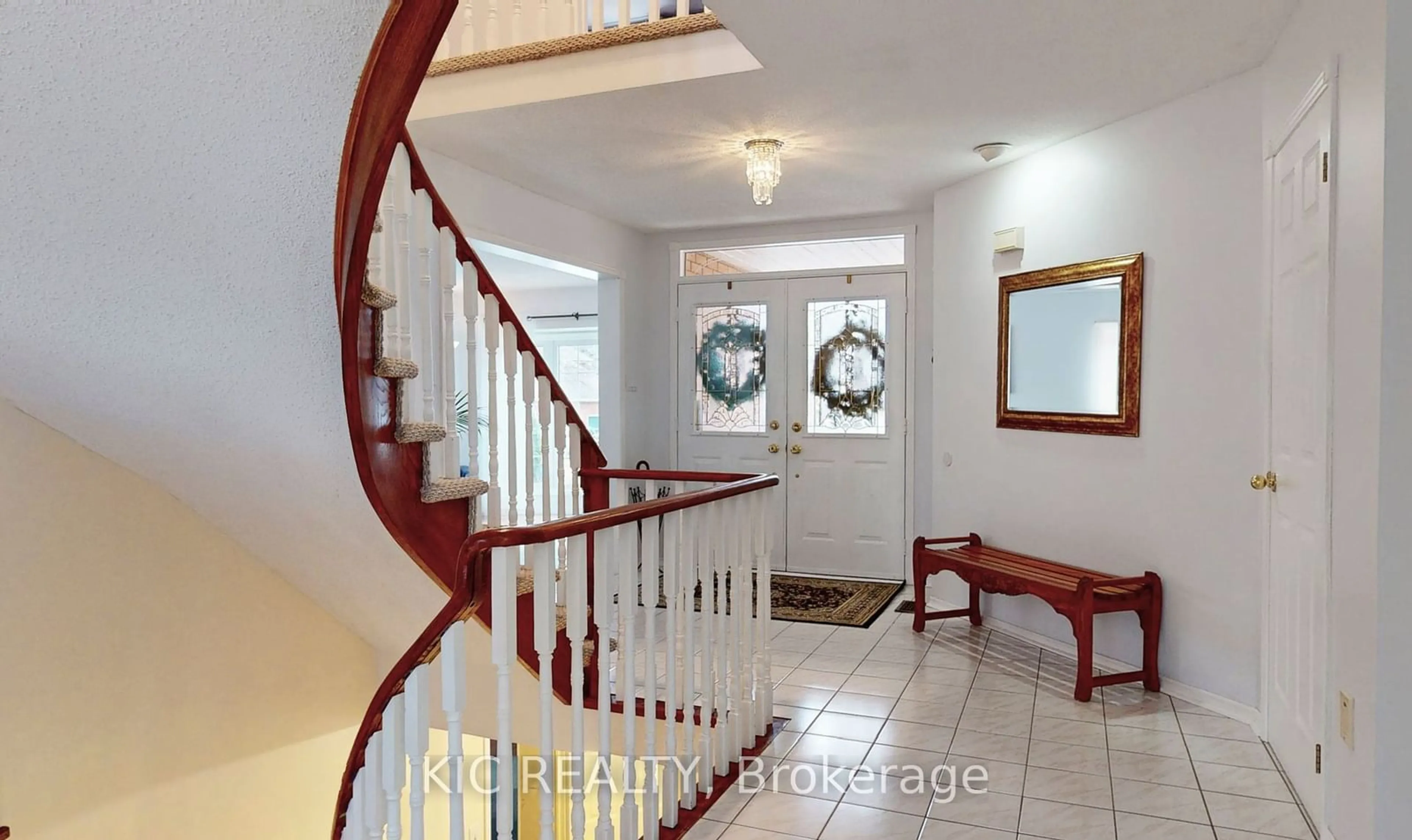 Indoor foyer for 5 HOYT Crt, Whitby Ontario L1N 8Z3