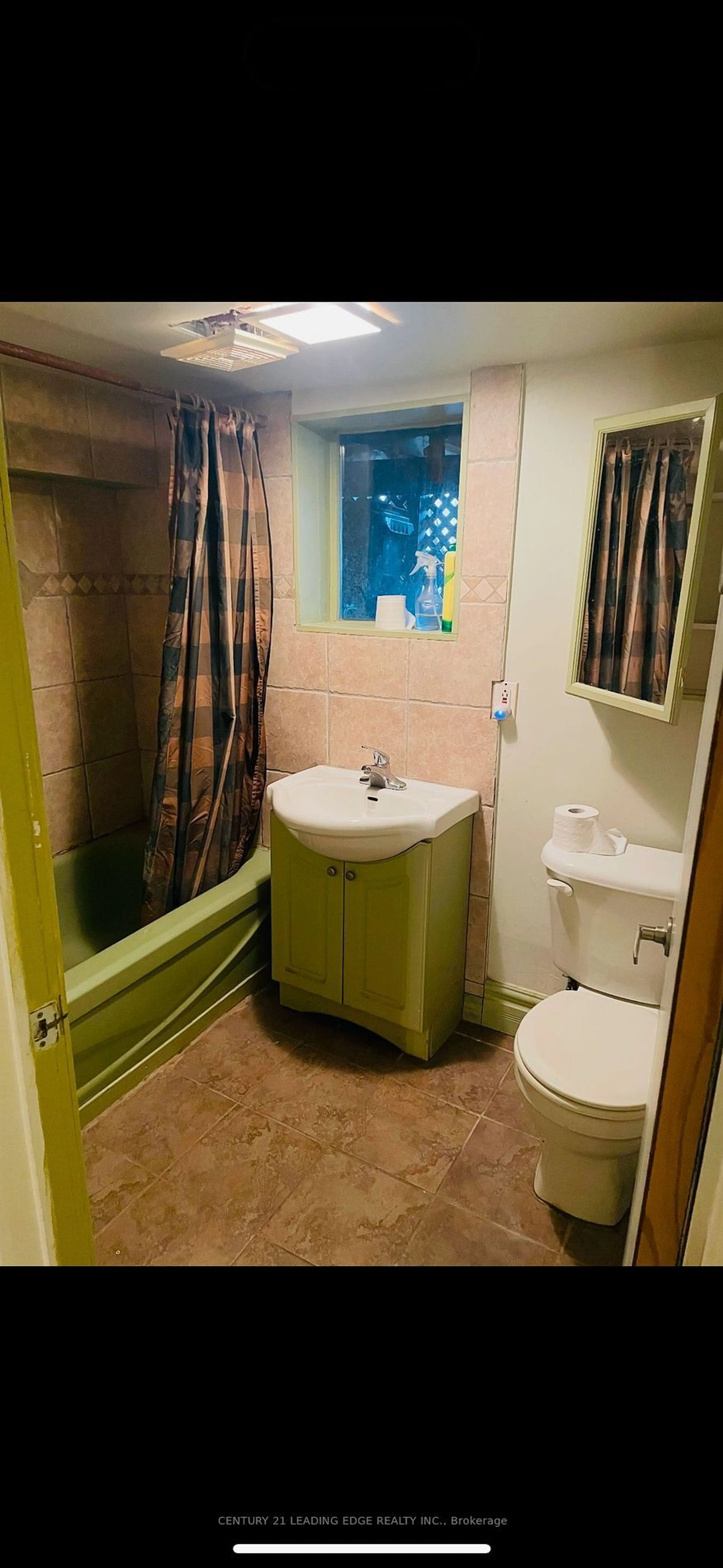 Standard bathroom, unknown for 7 Hunter St, Toronto Ontario M4J 1C1