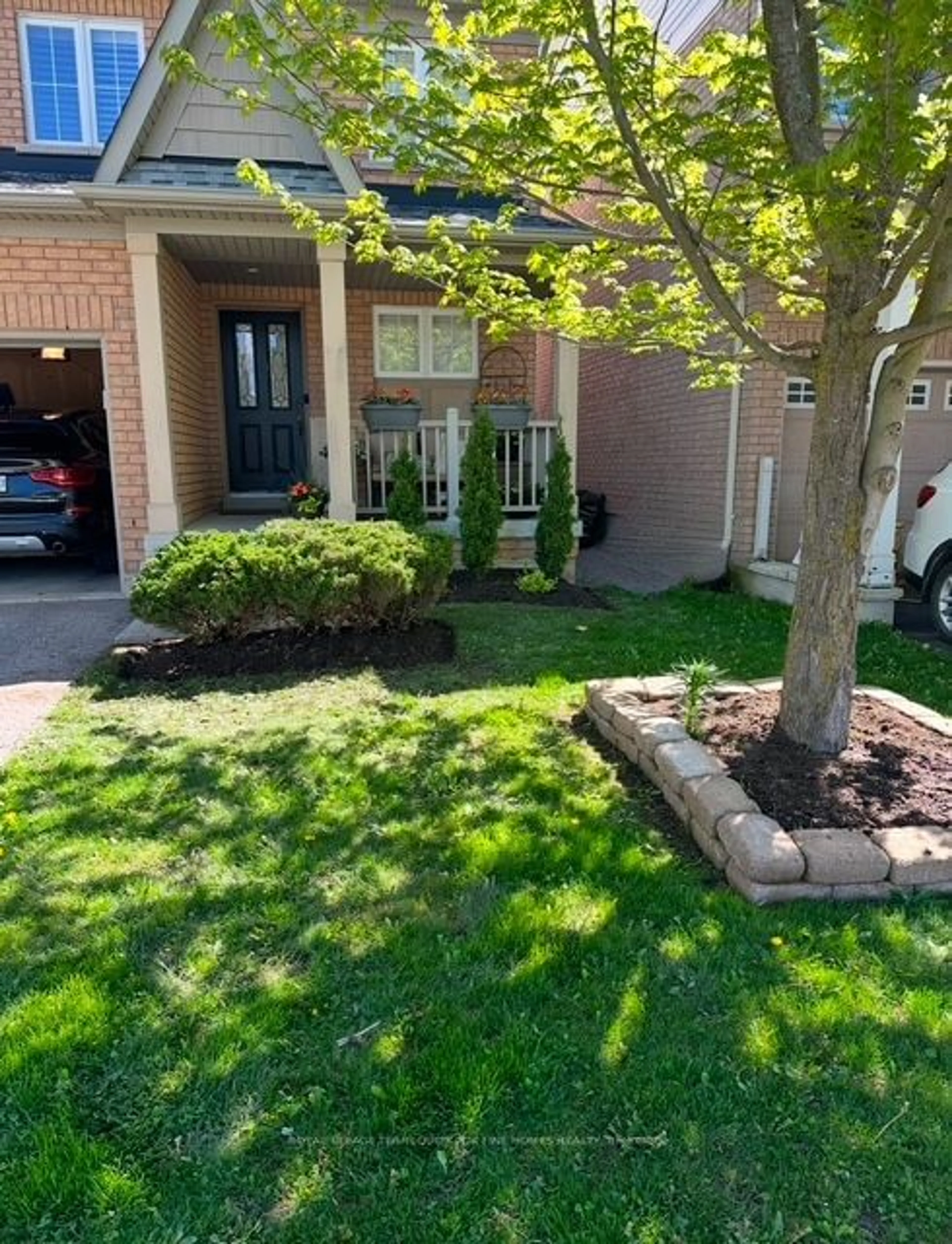 A pic from outside/outdoor area/front of a property/back of a property/a pic from drone, street for 2249 Winlord Pl, Oshawa Ontario L1L 0B7