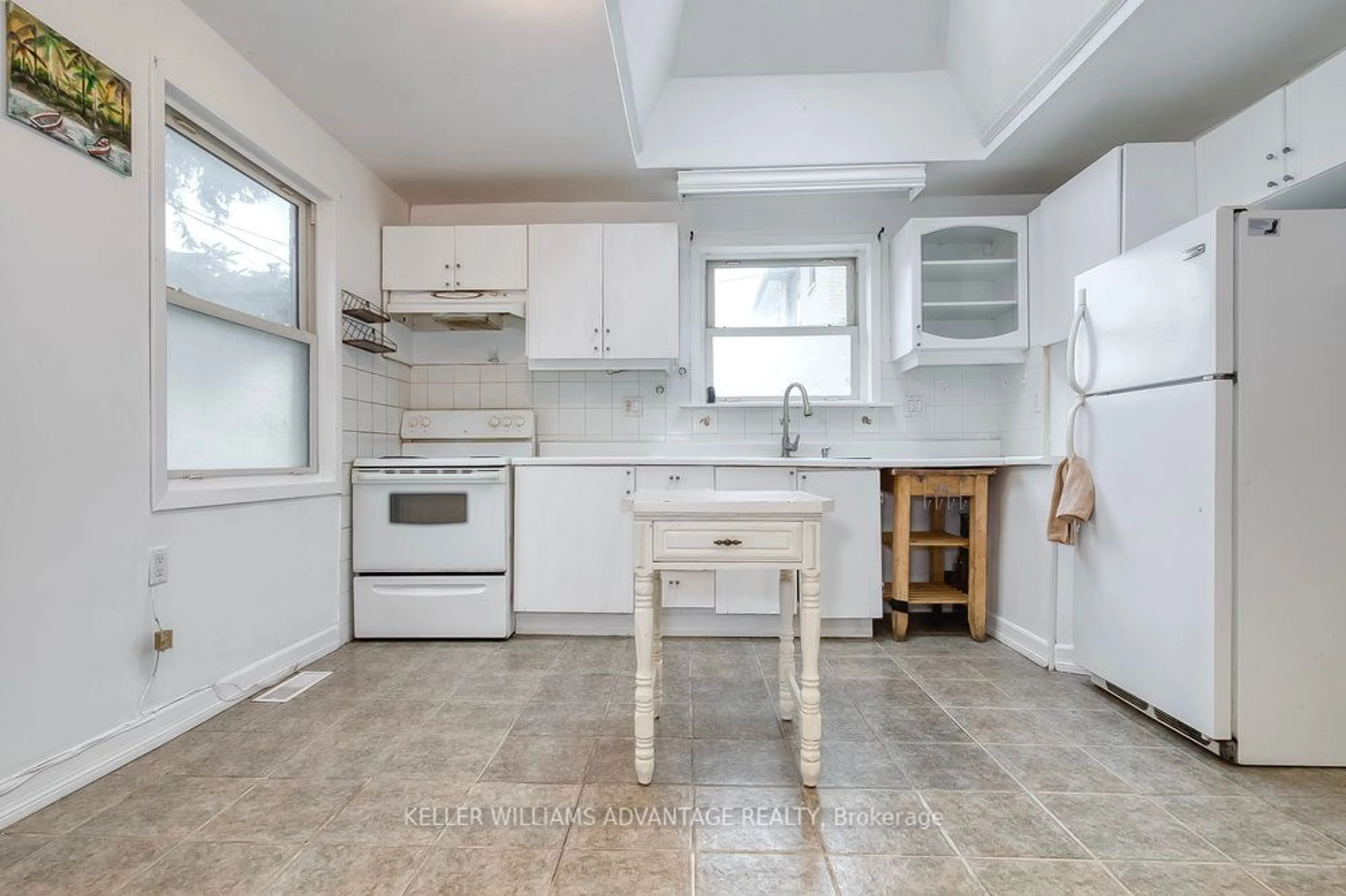 Standard kitchen, ceramic/tile floor for 850 Danforth Rd, Toronto Ontario M1K 1H5