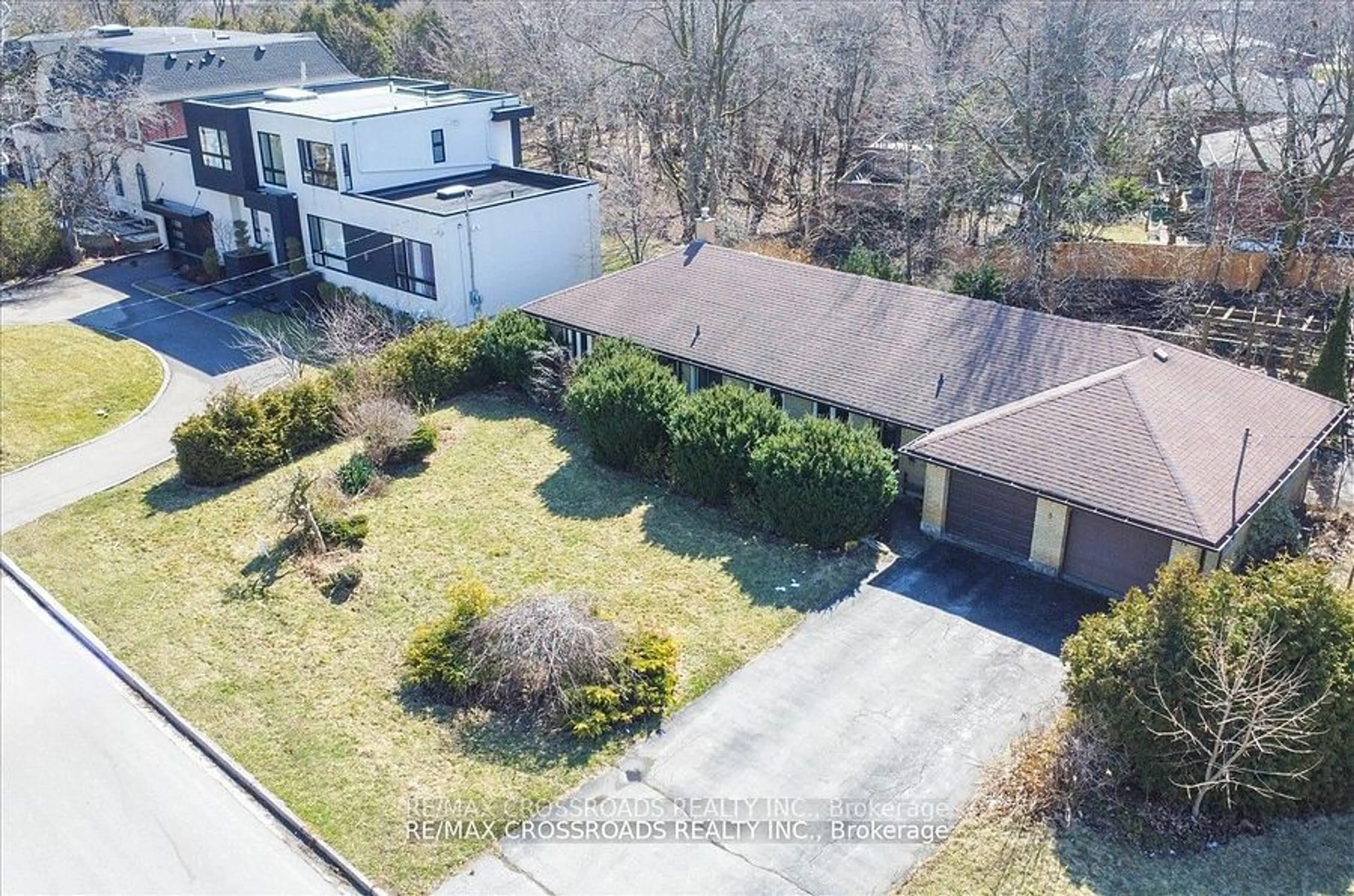 A pic from outside/outdoor area/front of a property/back of a property/a pic from drone, street for 5 Balcarra Ave, Toronto Ontario M1M 1G8