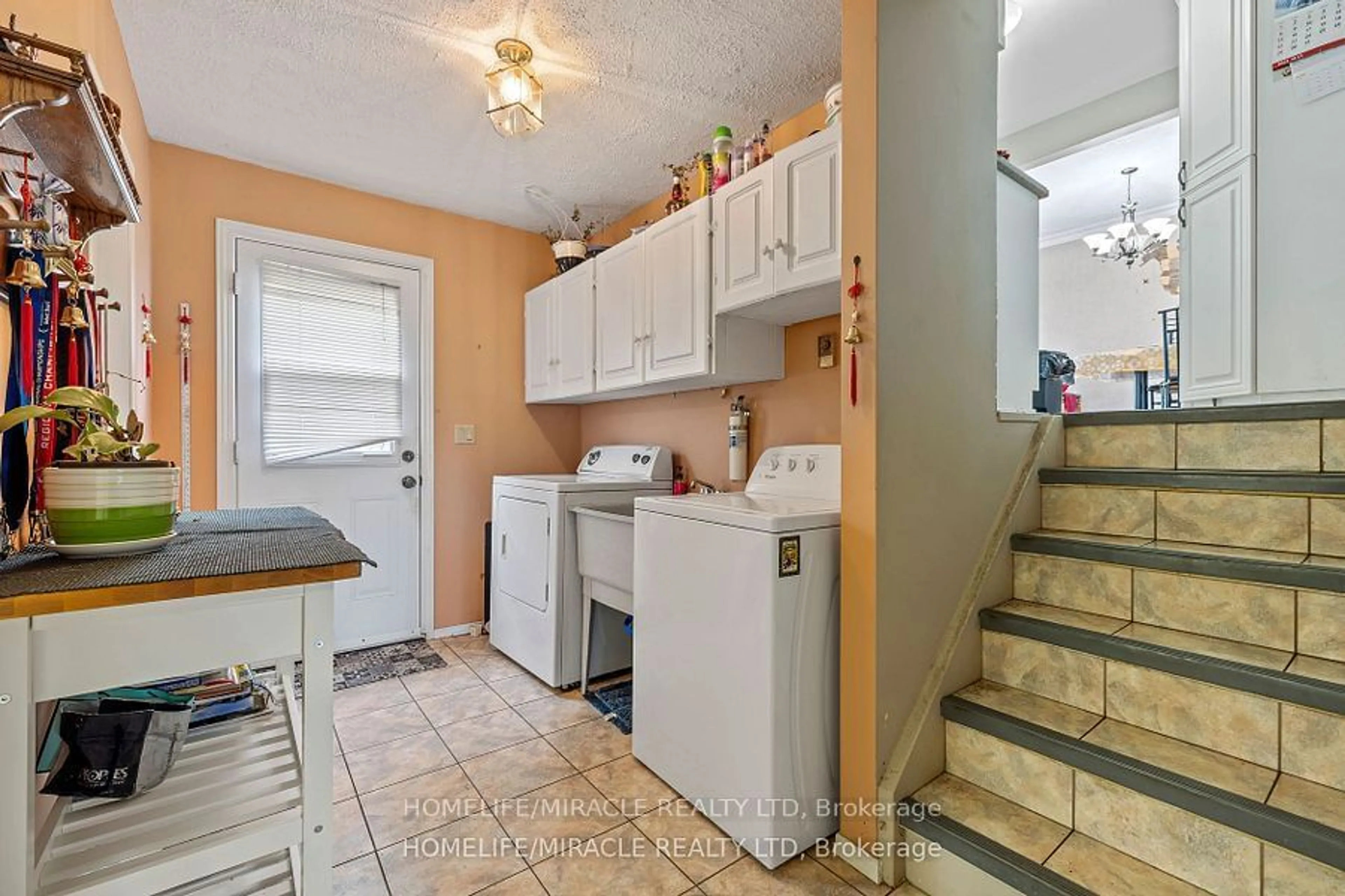 Kitchen with laundary machines, ceramic/tile floor for 157 Labrador Dr, Oshawa Ontario L1H 7E4