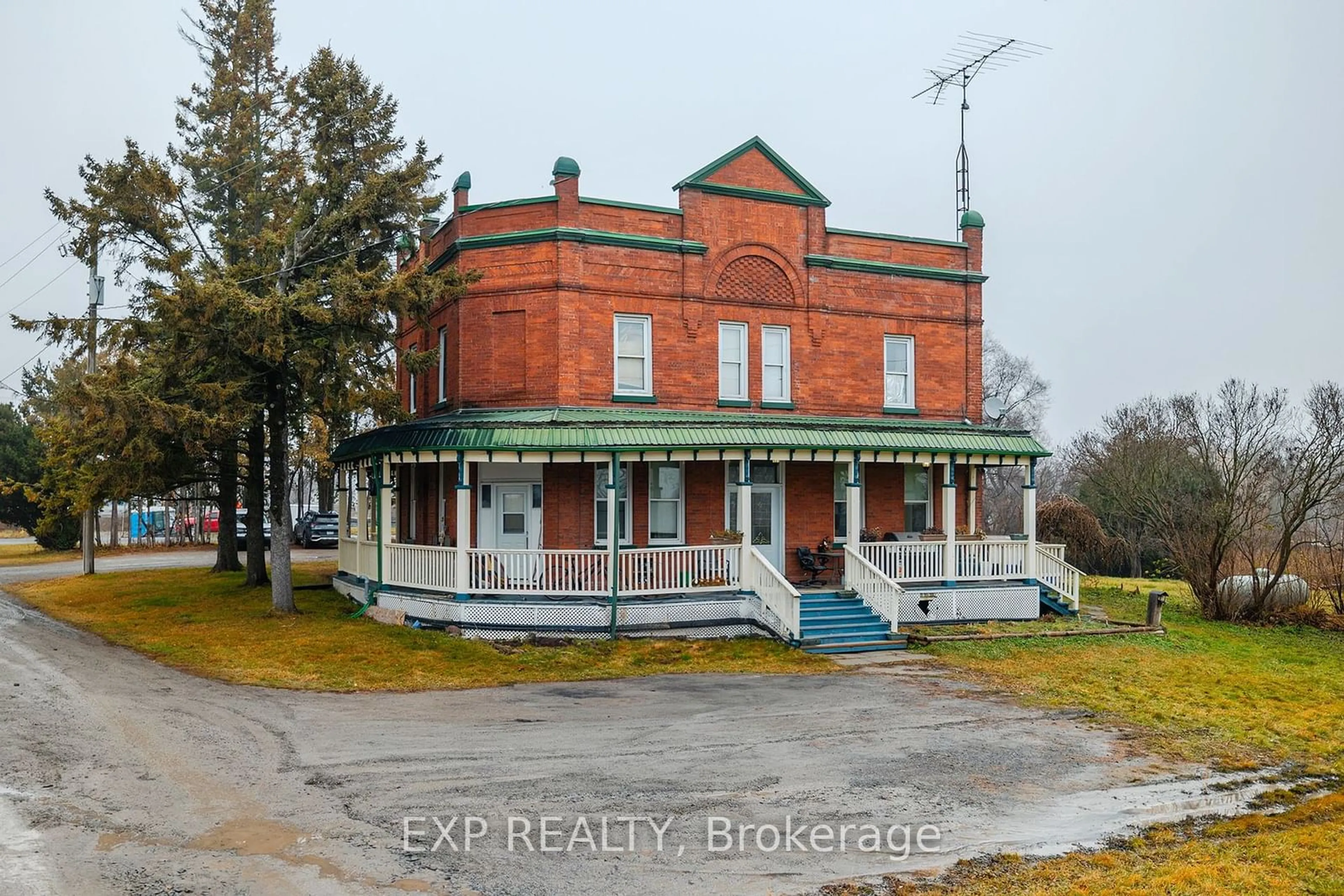 A pic from outside/outdoor area/front of a property/back of a property/a pic from drone, building for 185 Duke St, Clarington Ontario L1C 3K3