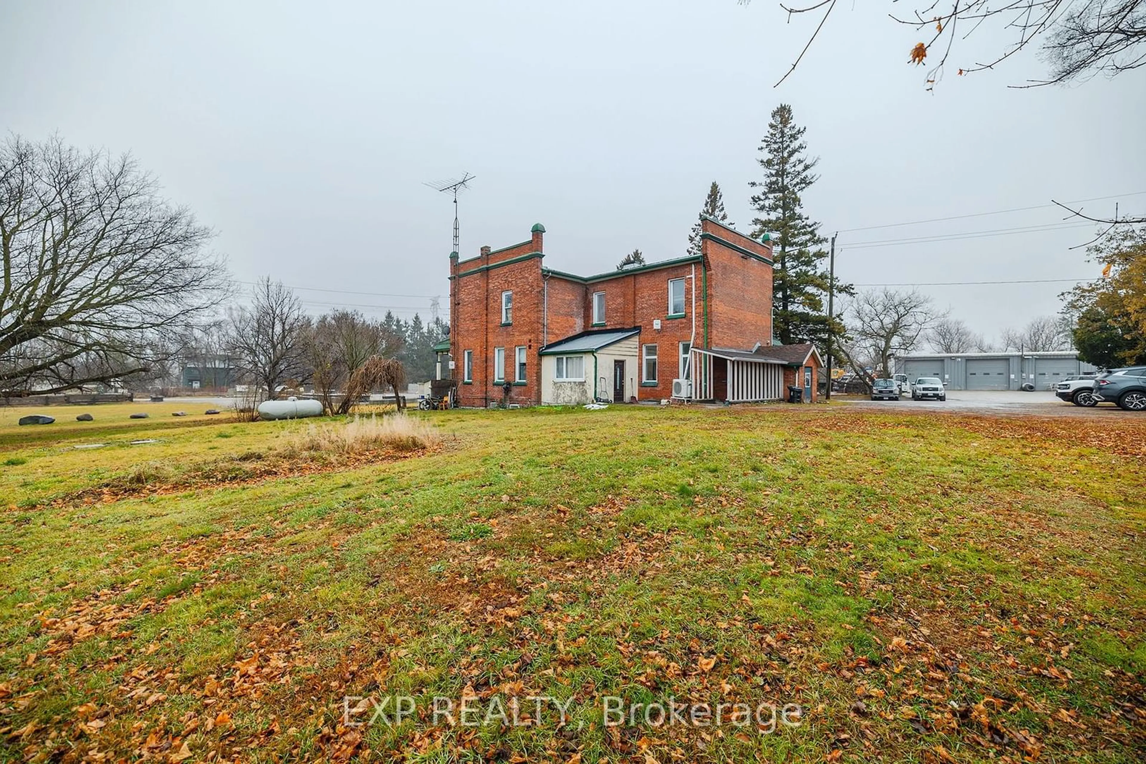 A pic from outside/outdoor area/front of a property/back of a property/a pic from drone, building for 185 Duke St, Clarington Ontario L1C 3K3