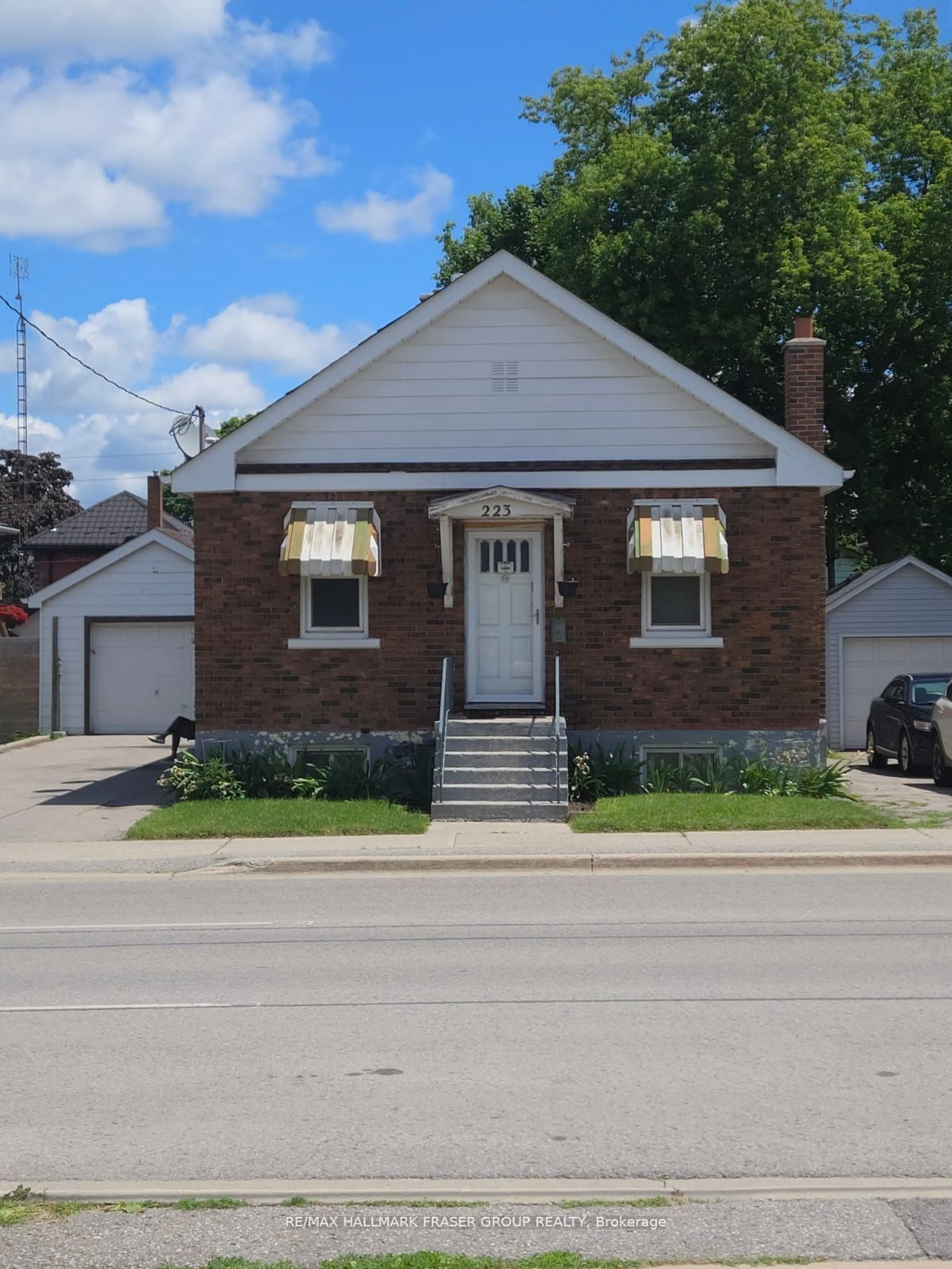 Home with brick exterior material, street for 223 Celina St, Oshawa Ontario L1H 4N7