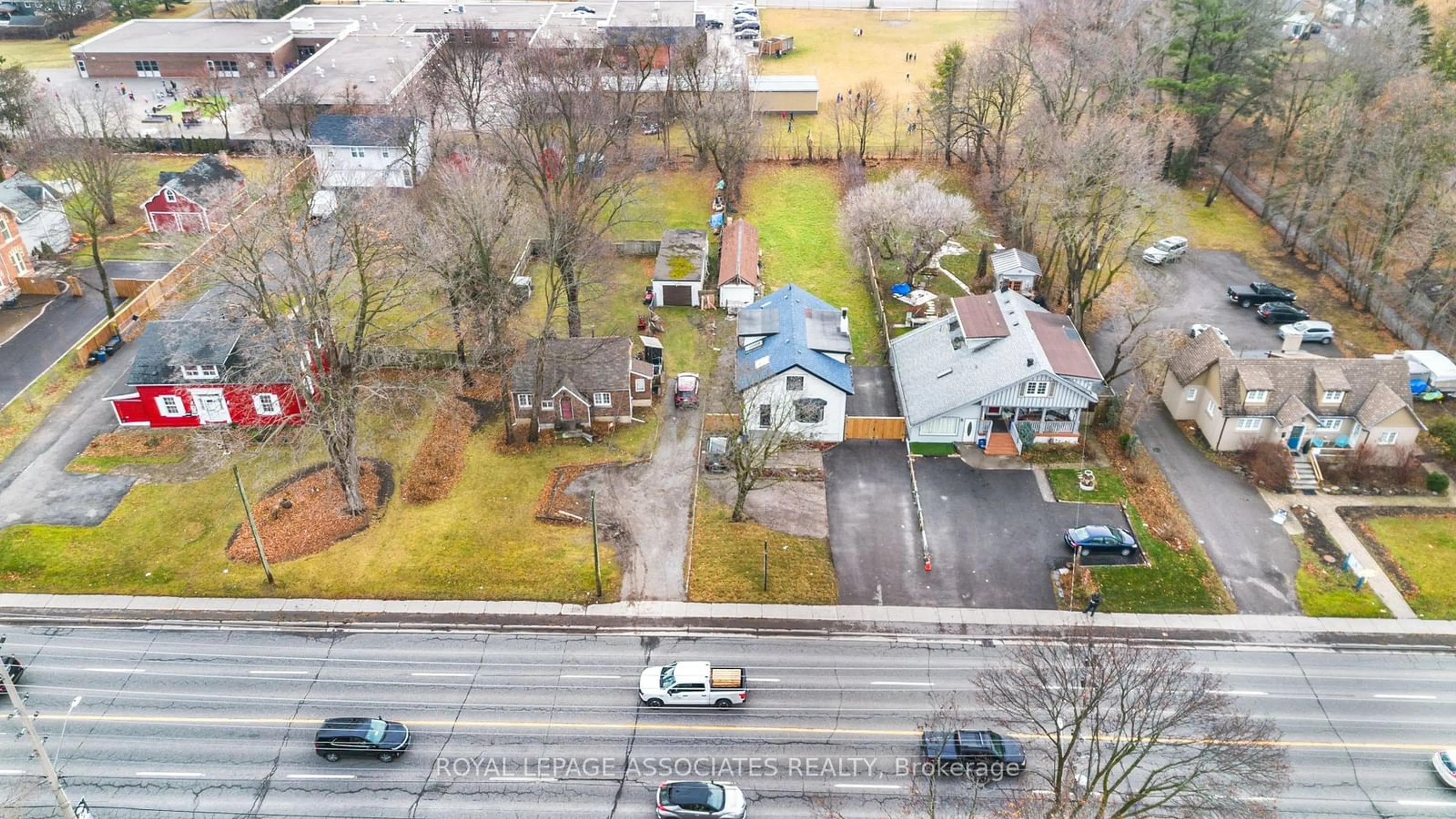 A pic from outside/outdoor area/front of a property/back of a property/a pic from drone, unknown for 515 Kingston Rd, Ajax Ontario L1S 6M1