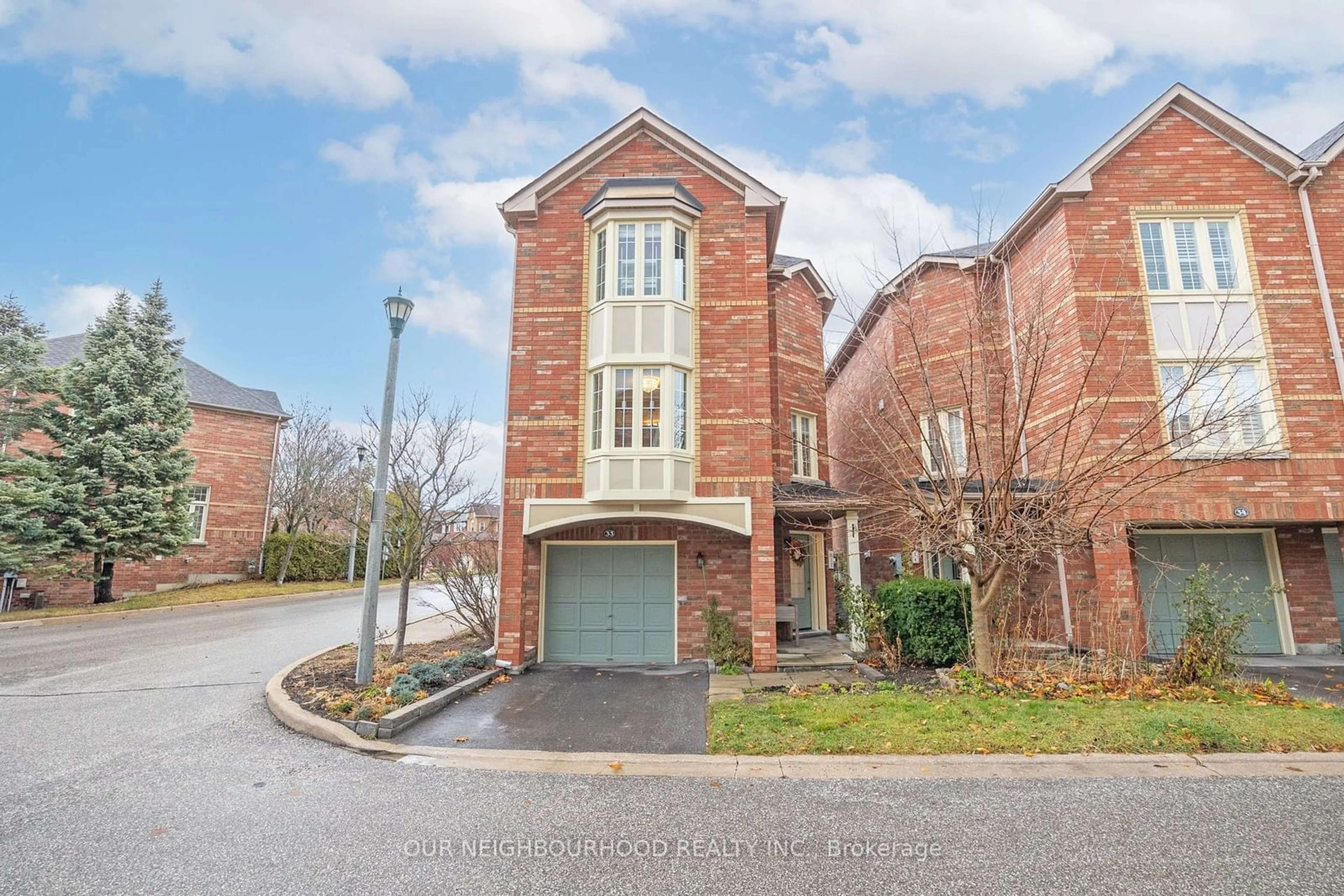 Home with brick exterior material, street for 33 Guildpark Ptwy, Toronto Ontario M1J 3P1