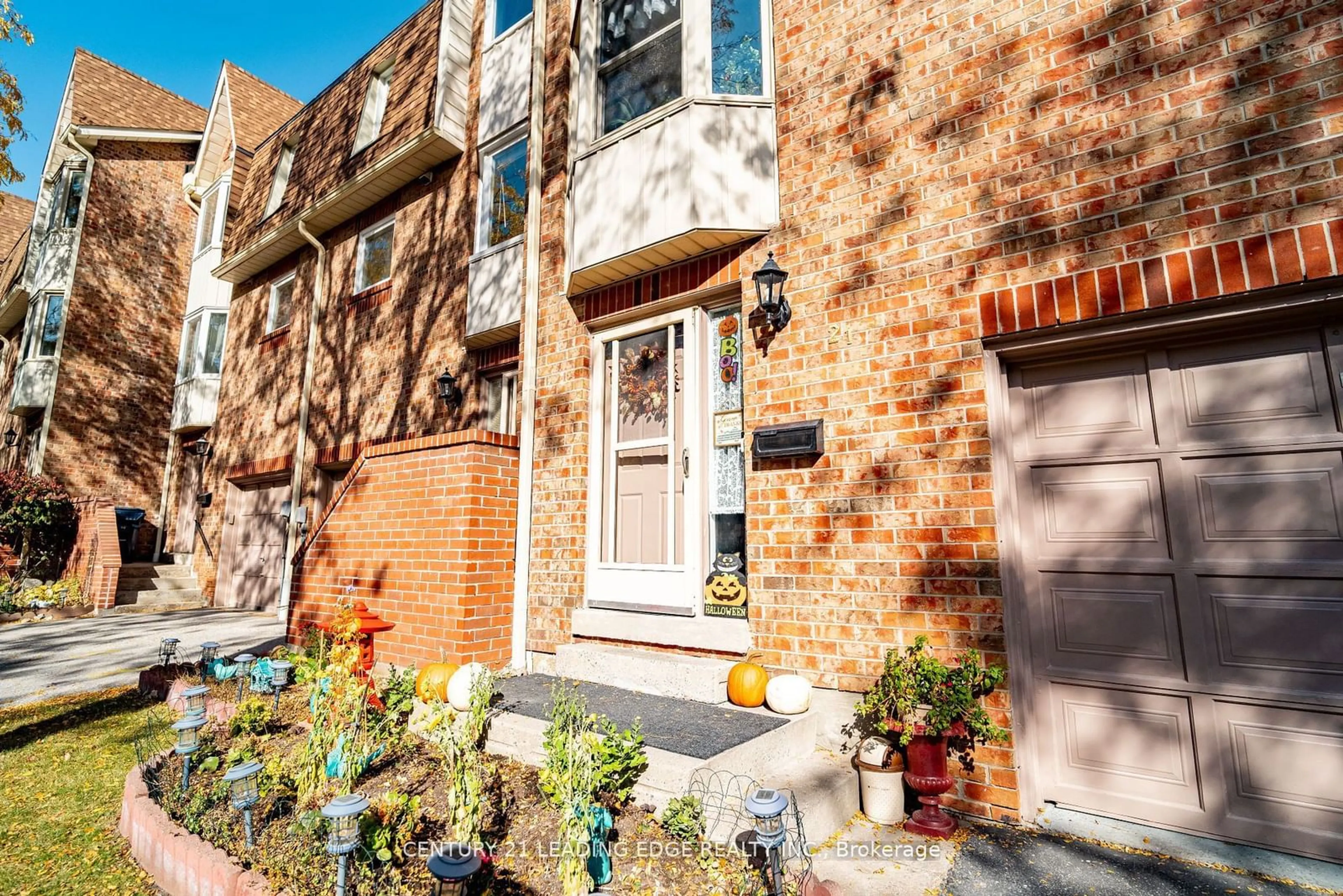 Home with brick exterior material, street for 25 Cardwell Ave #21, Toronto Ontario M1S 4Y8