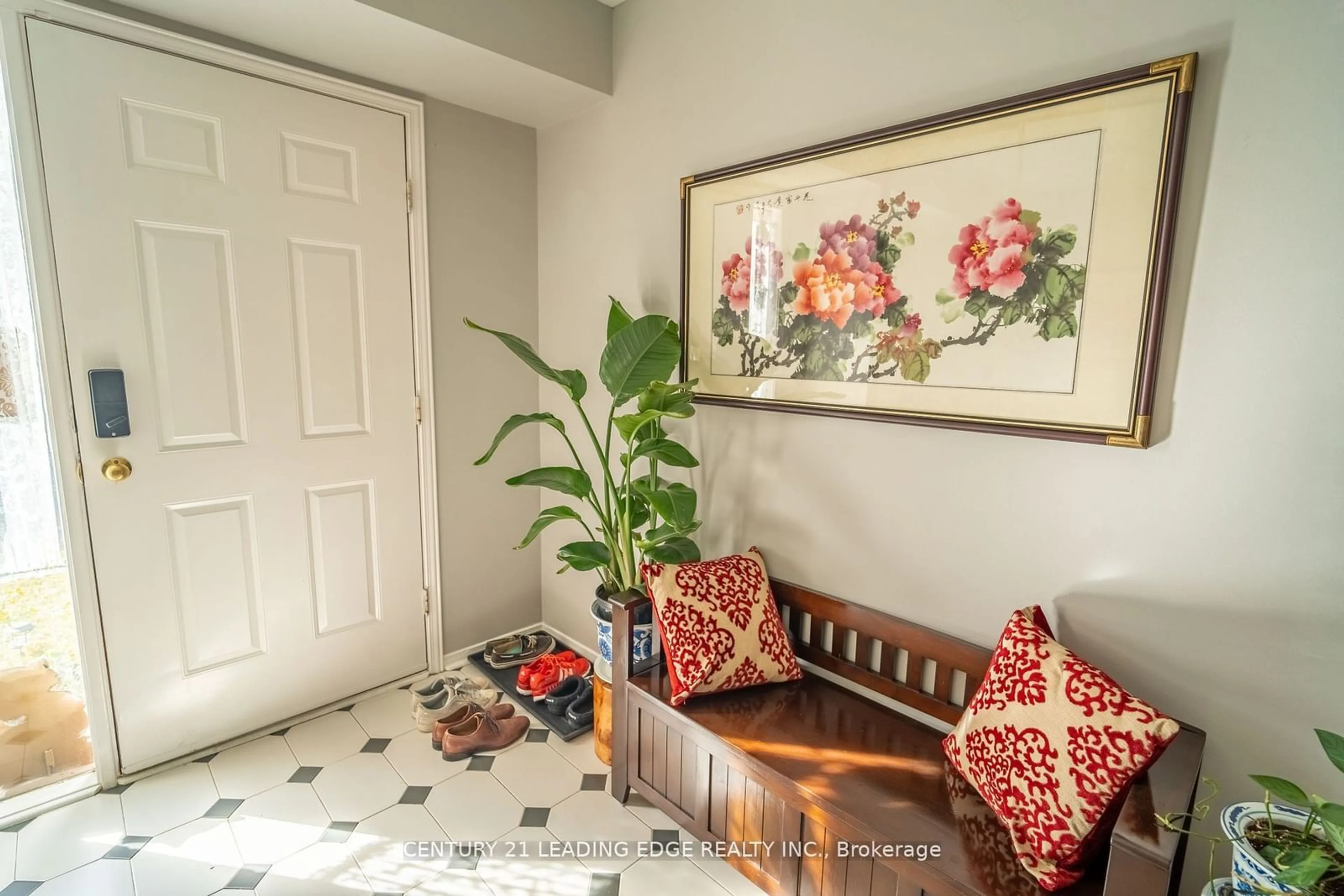 Indoor entryway for 25 Cardwell Ave #21, Toronto Ontario M1S 4Y8