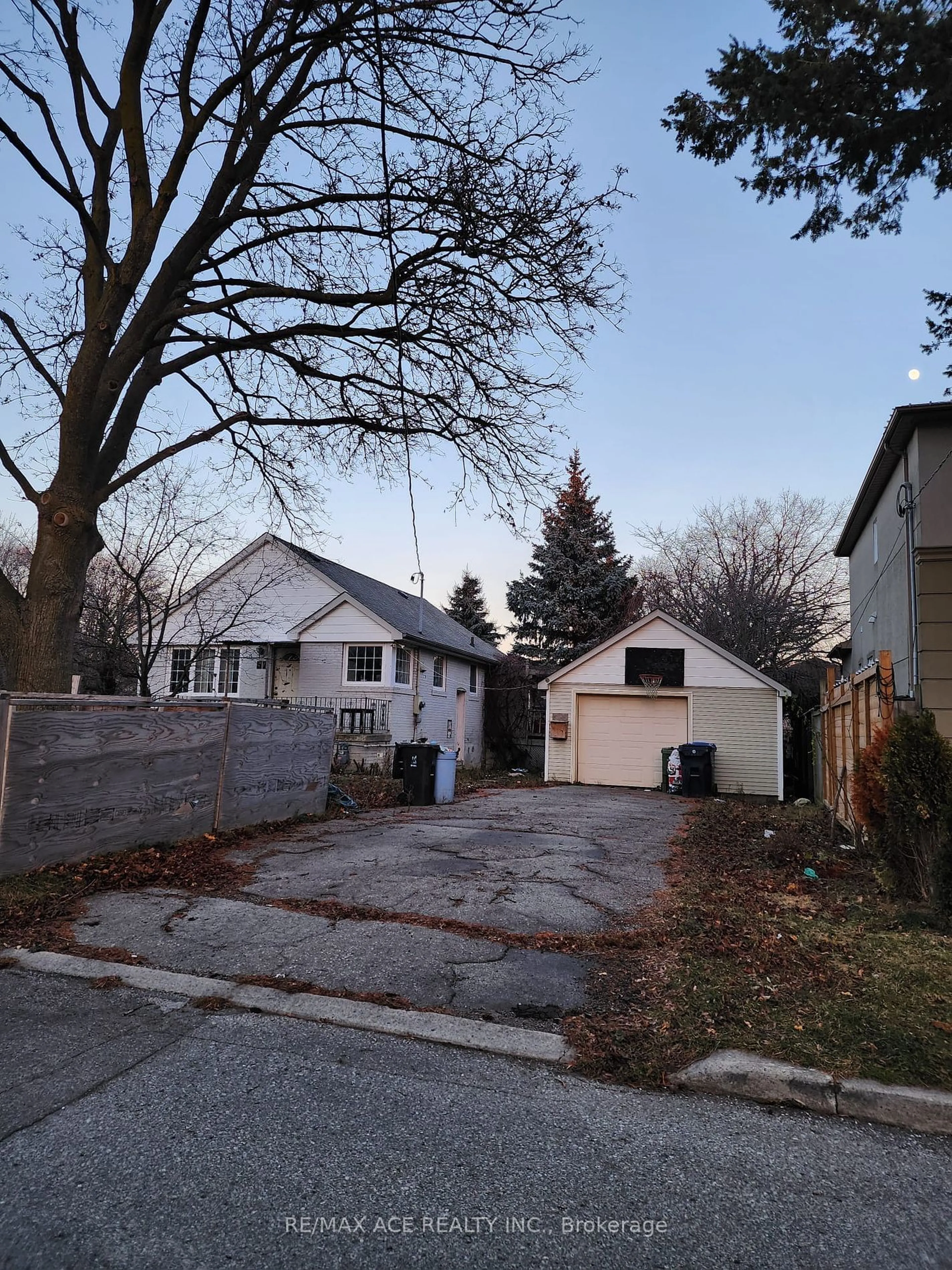 Unknown for 51 Barkdene Hill, Toronto Ontario M1M 2N6