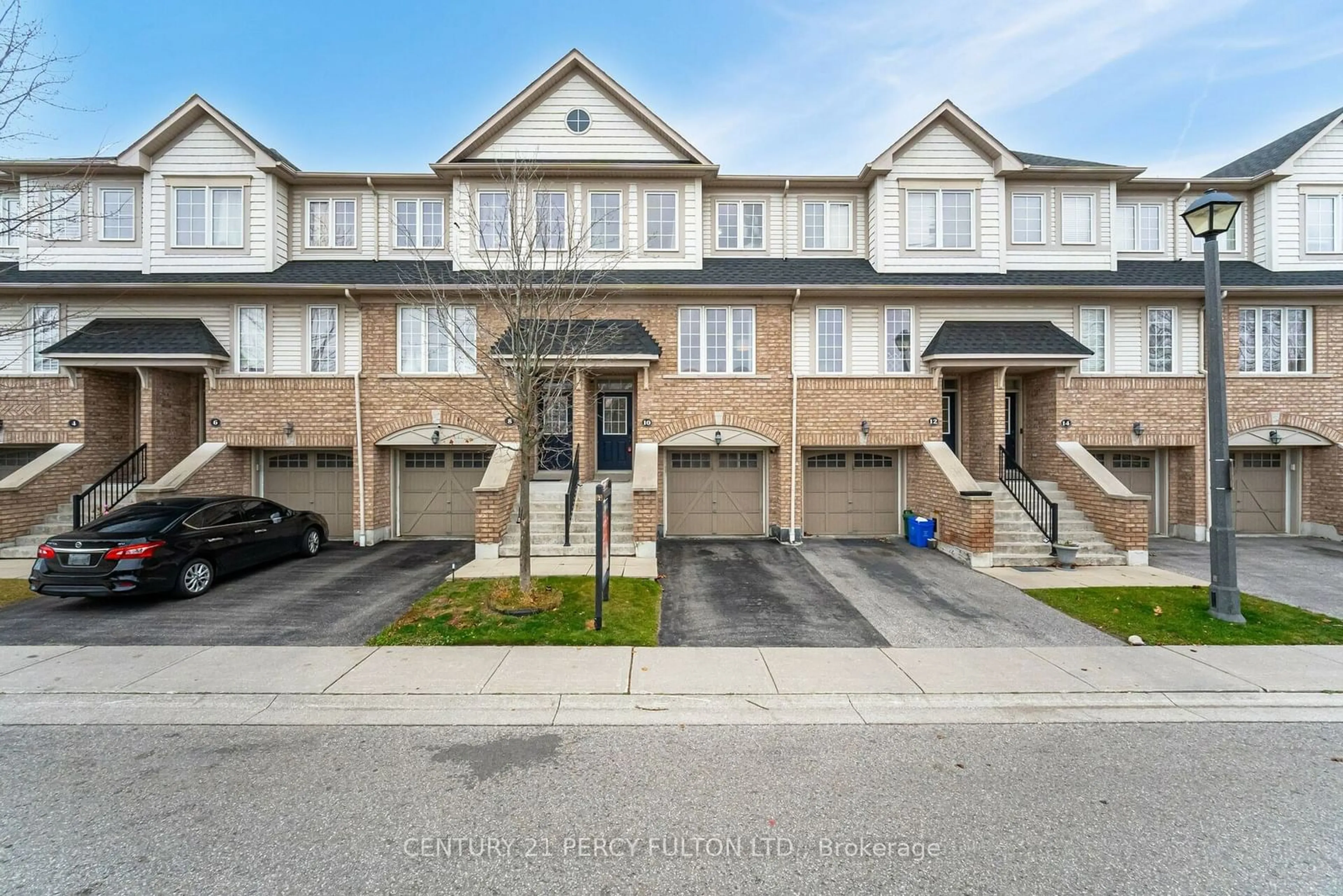 A pic from outside/outdoor area/front of a property/back of a property/a pic from drone, street for 10 Oakins Lane, Ajax Ontario L1T 0H2