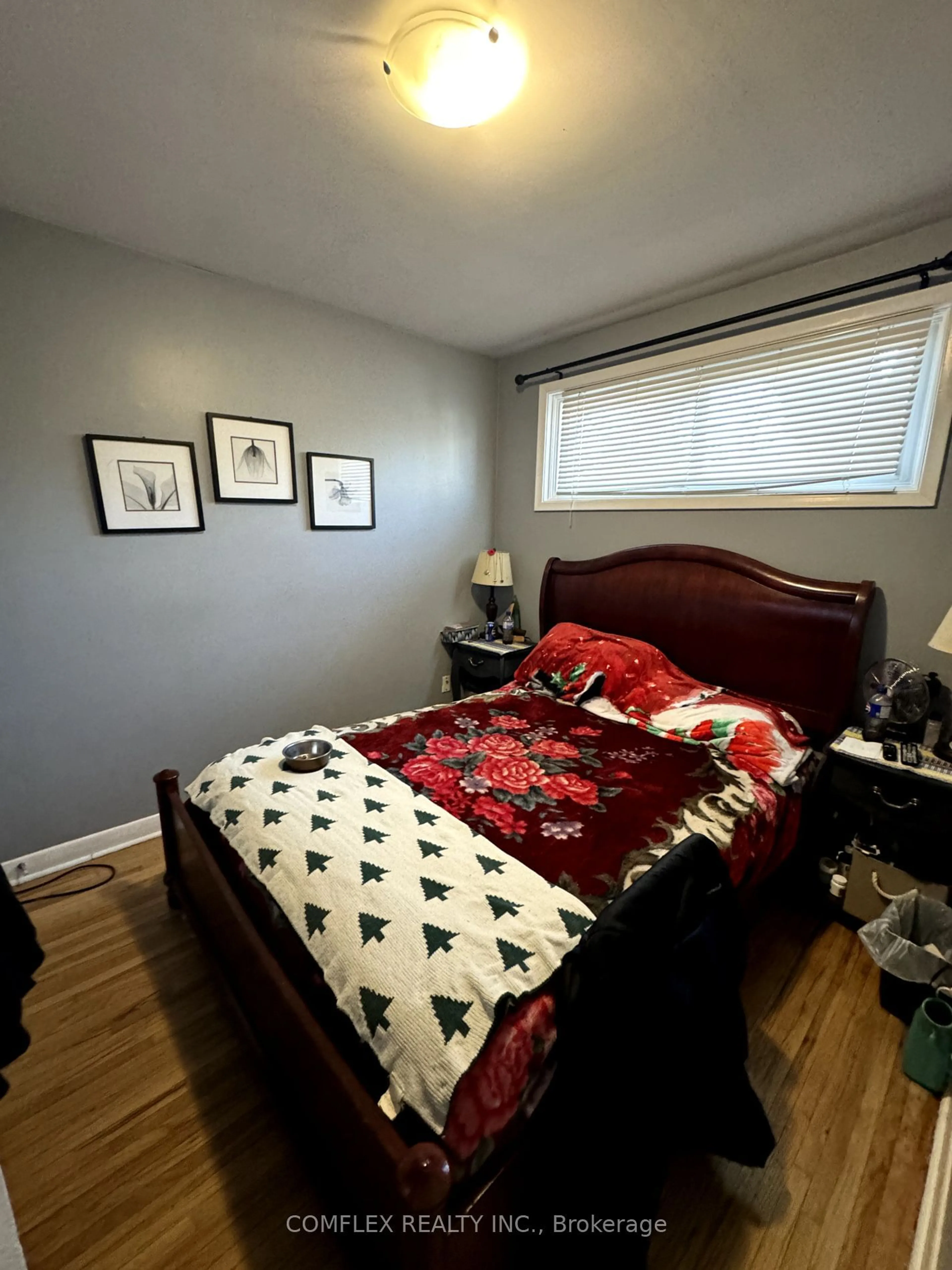 A pic of a room for 309 Rossland Rd, Whitby Ontario L1N 3H8