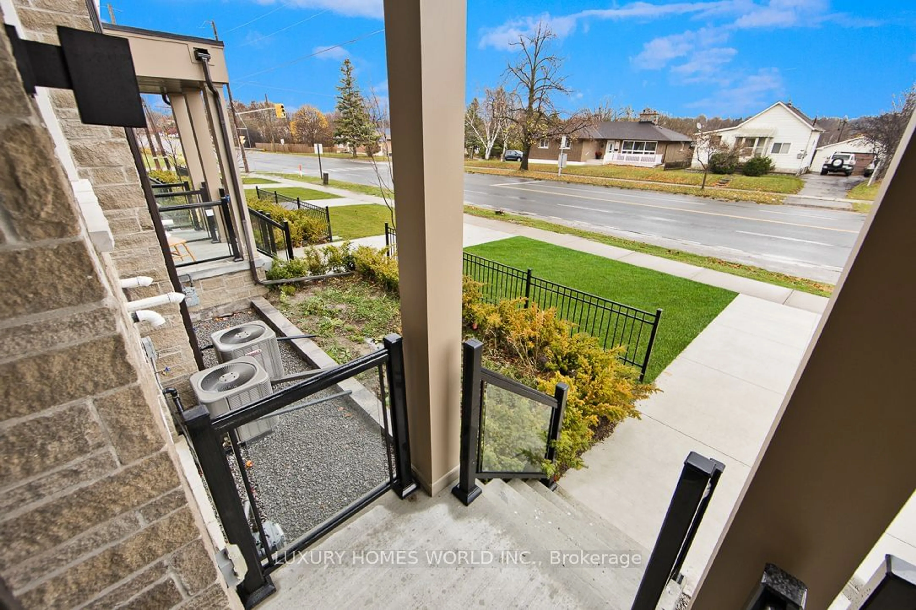 Patio, street for 450 Okanagan Path, Oshawa Ontario L1H 0B1