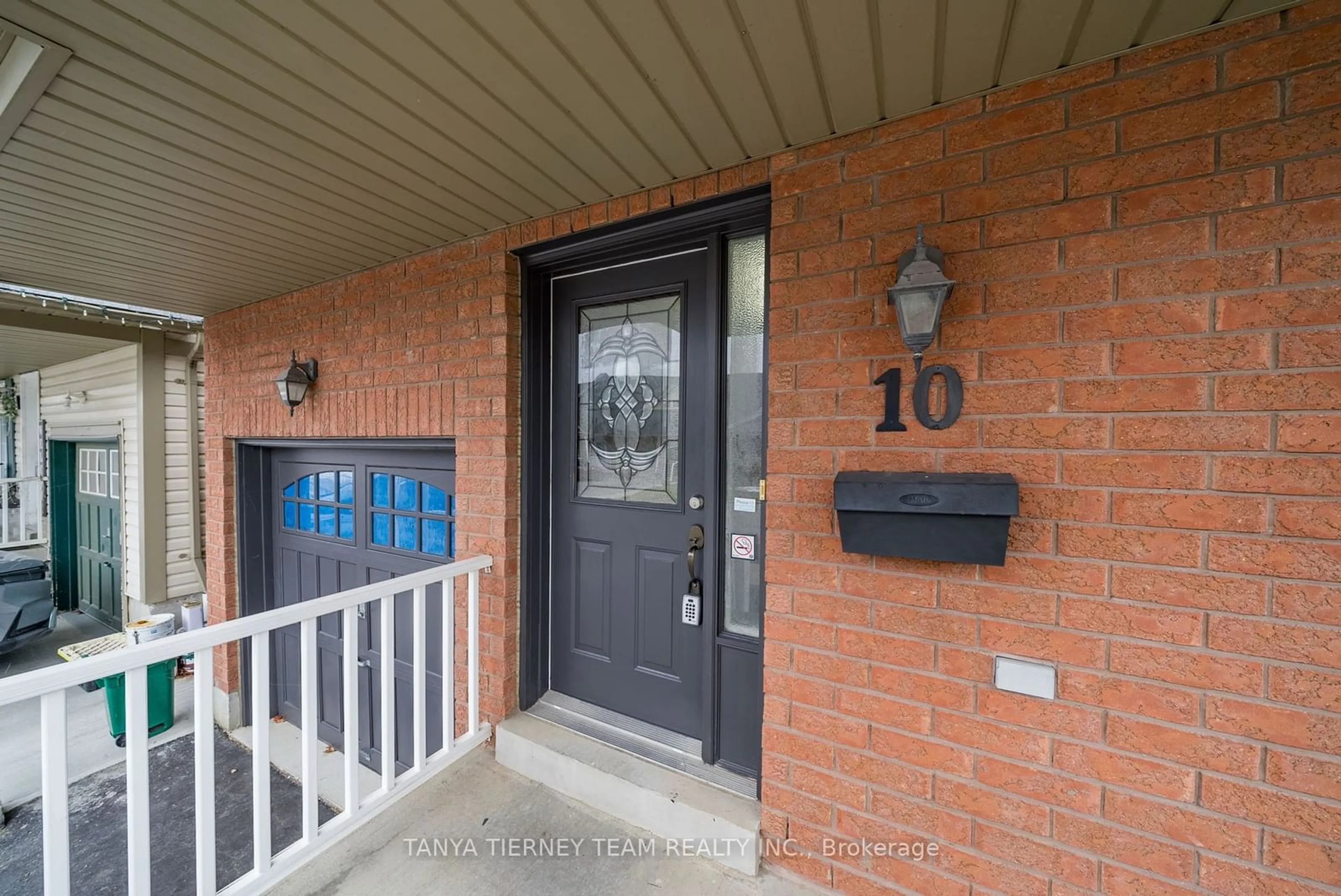 Indoor entryway for 10 Burwell St, Whitby Ontario L1R 0B6