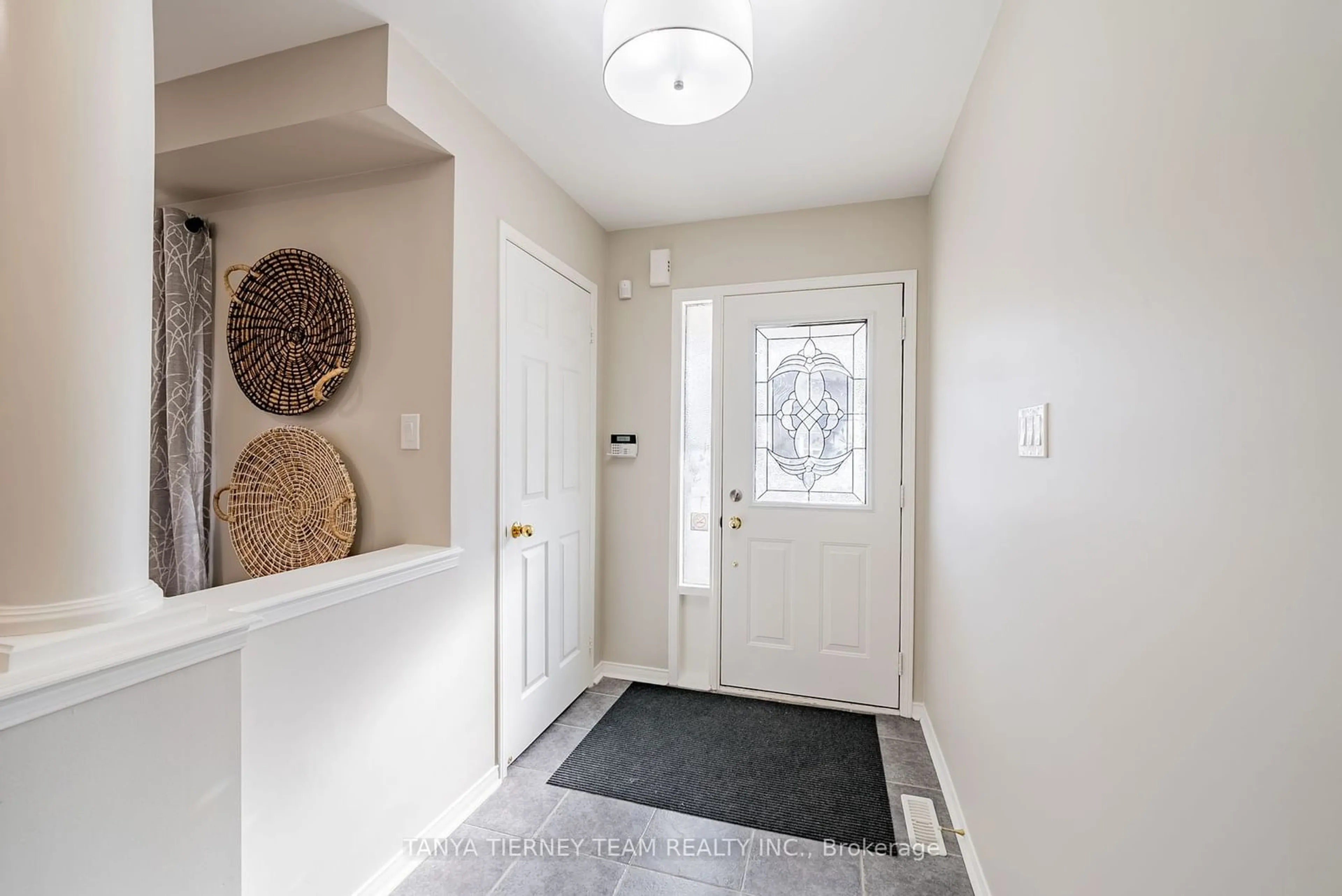 Indoor entryway for 10 Burwell St, Whitby Ontario L1R 0B6