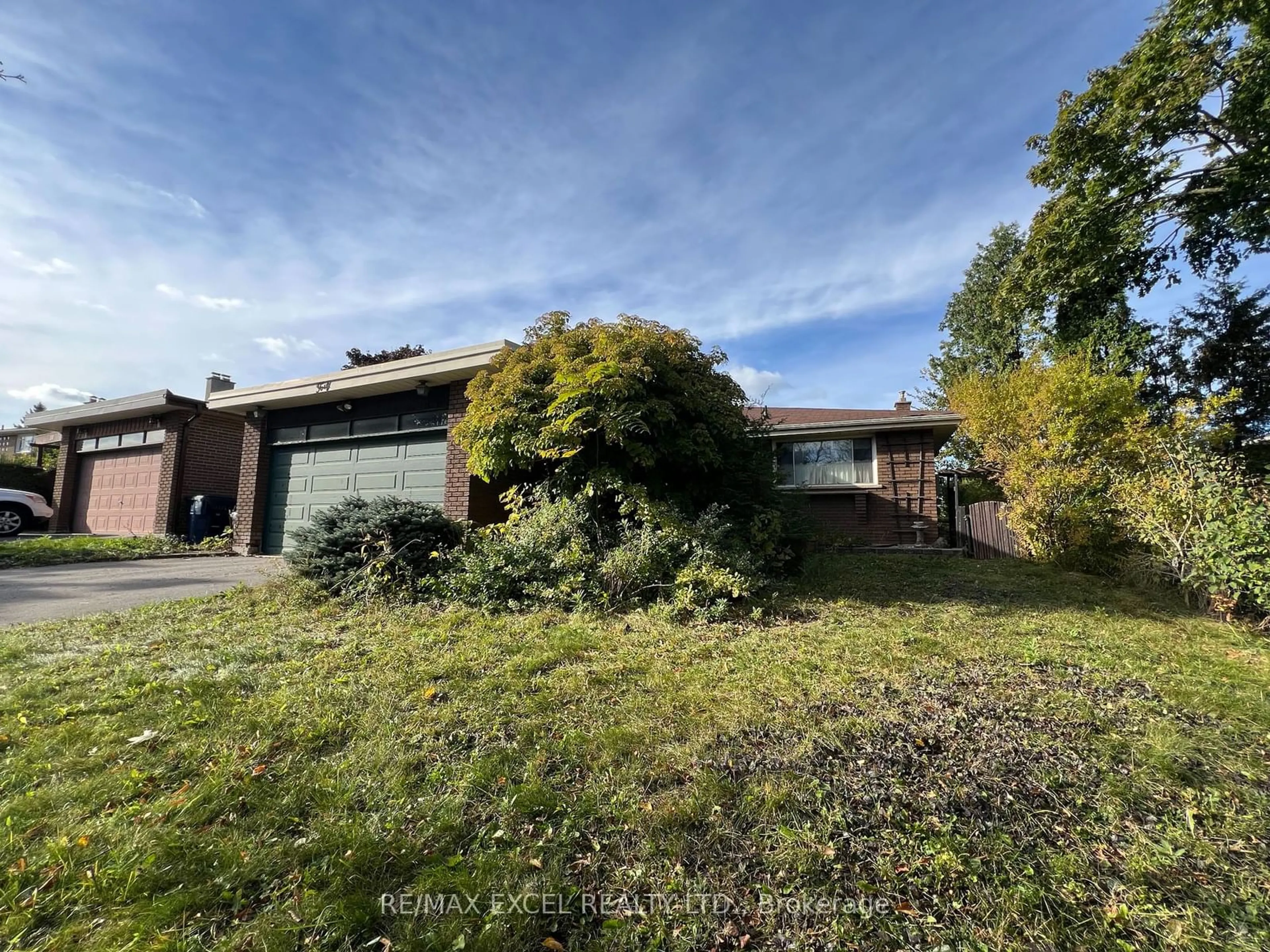 A pic from outside/outdoor area/front of a property/back of a property/a pic from drone, street for 40 Redcastle Cres, Toronto Ontario M1T 1V3