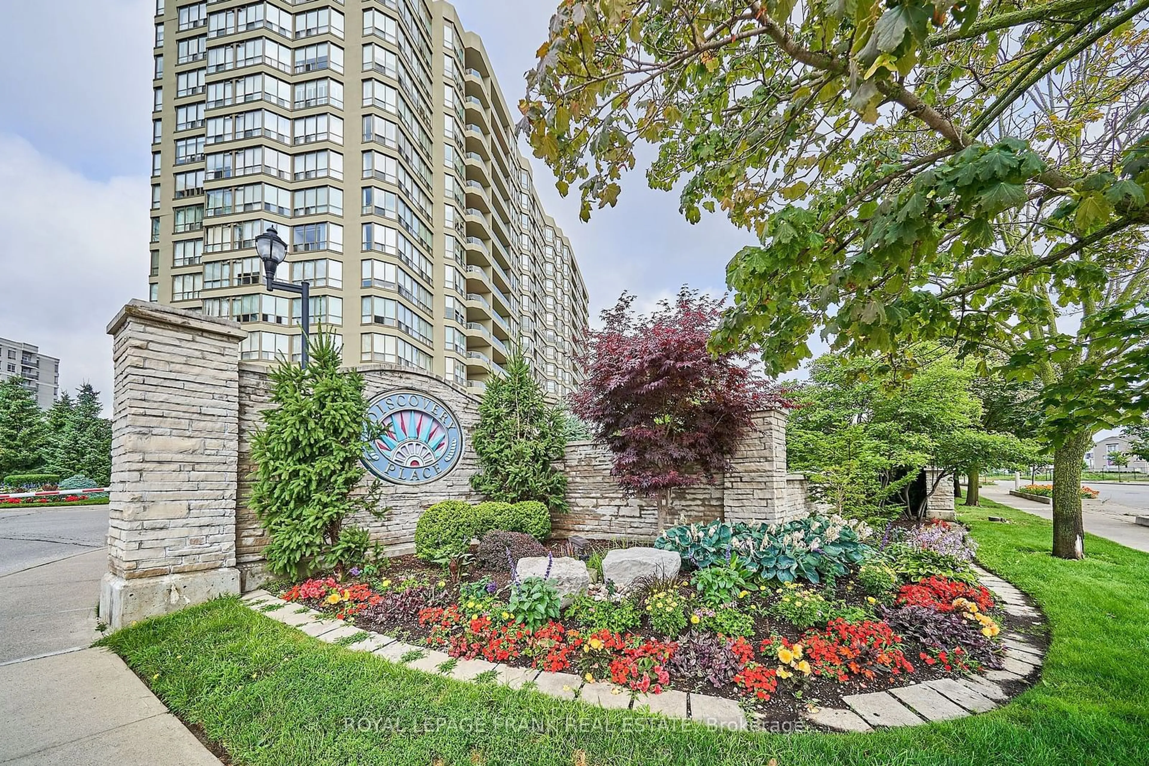 Patio, street for 1890 Valley Farm Rd #107, Pickering Ontario L1V 6B4