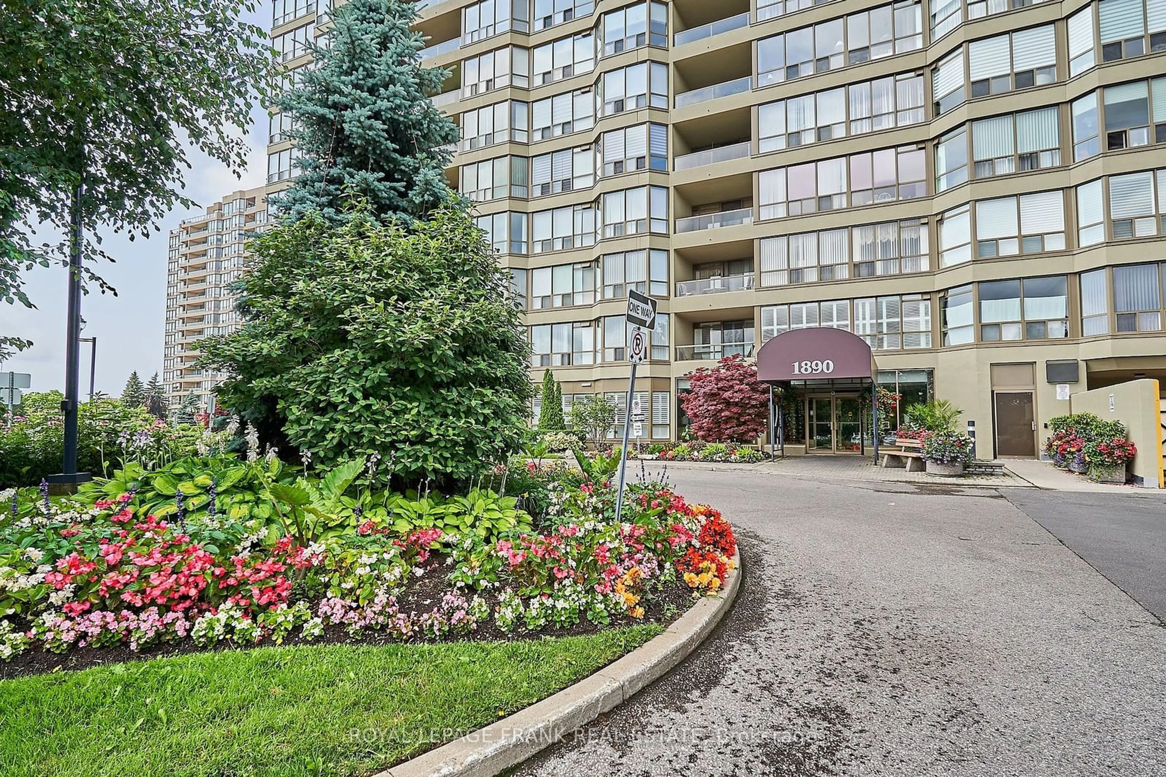 Patio, unknown for 1890 Valley Farm Rd #107, Pickering Ontario L1V 6B4