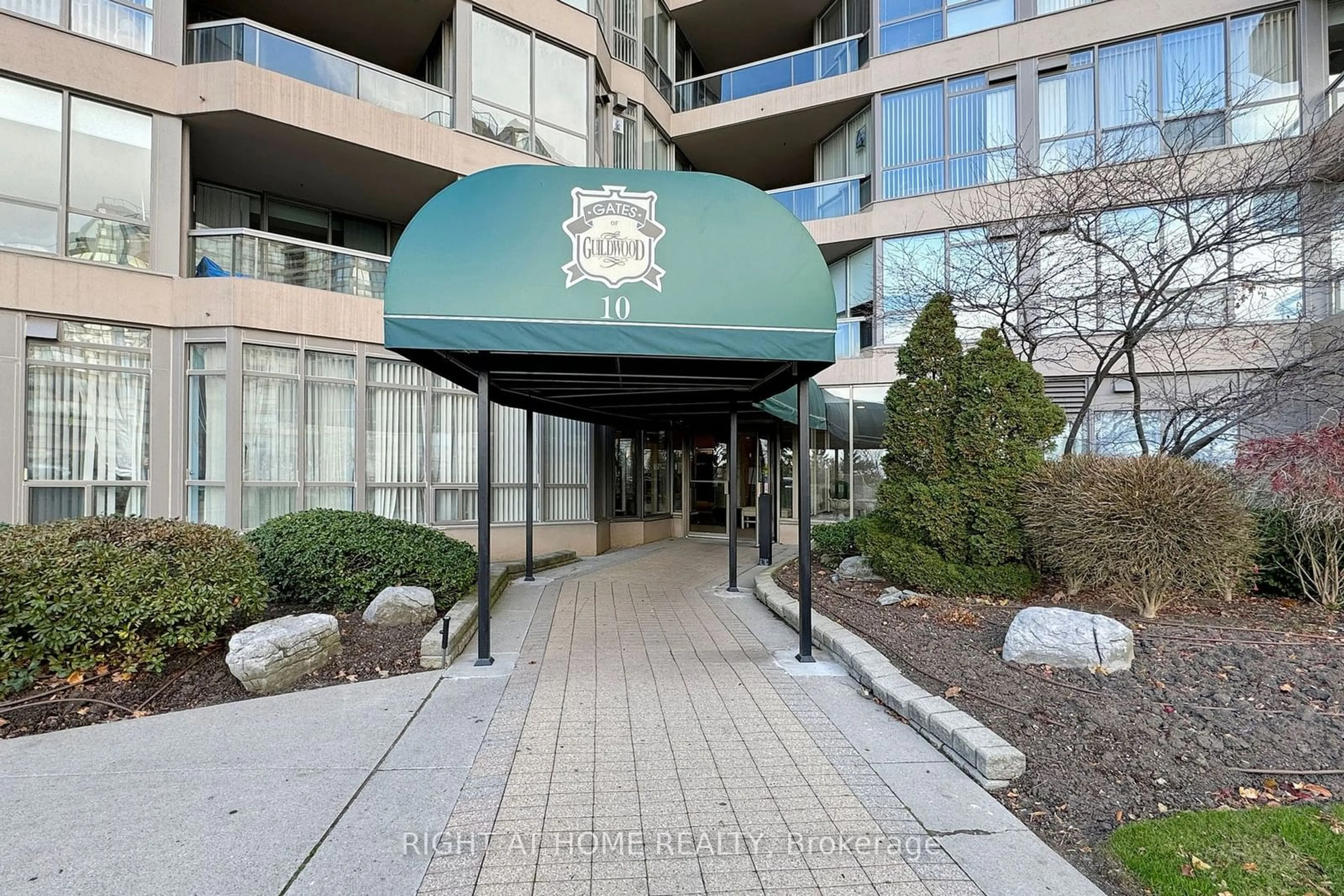 Indoor foyer for 10 Guildwood Pkwy #1131, Toronto Ontario M1E 5B5