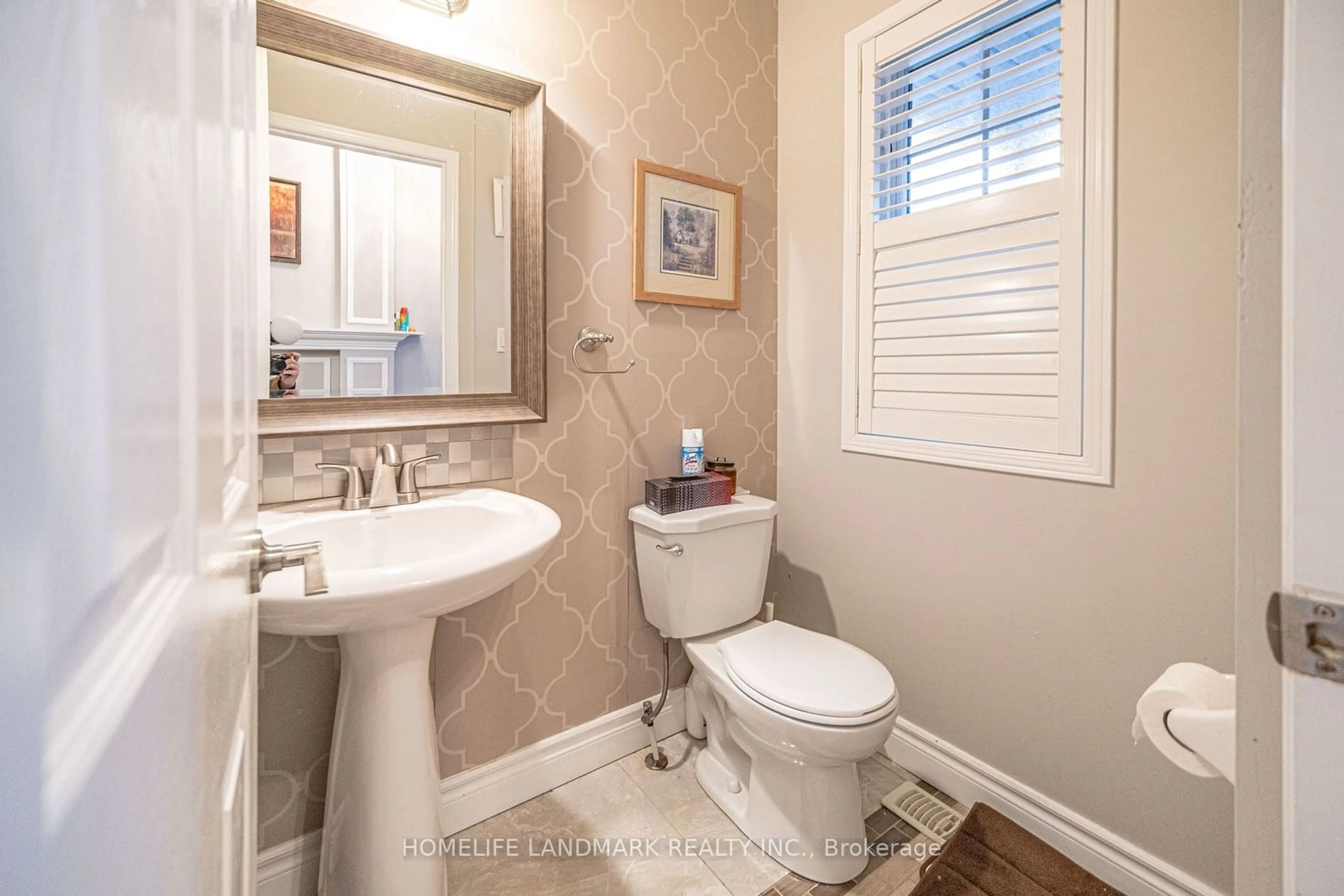 Standard bathroom, ceramic/tile floor for 167 Darren Ave, Whitby Ontario L1R 0E7