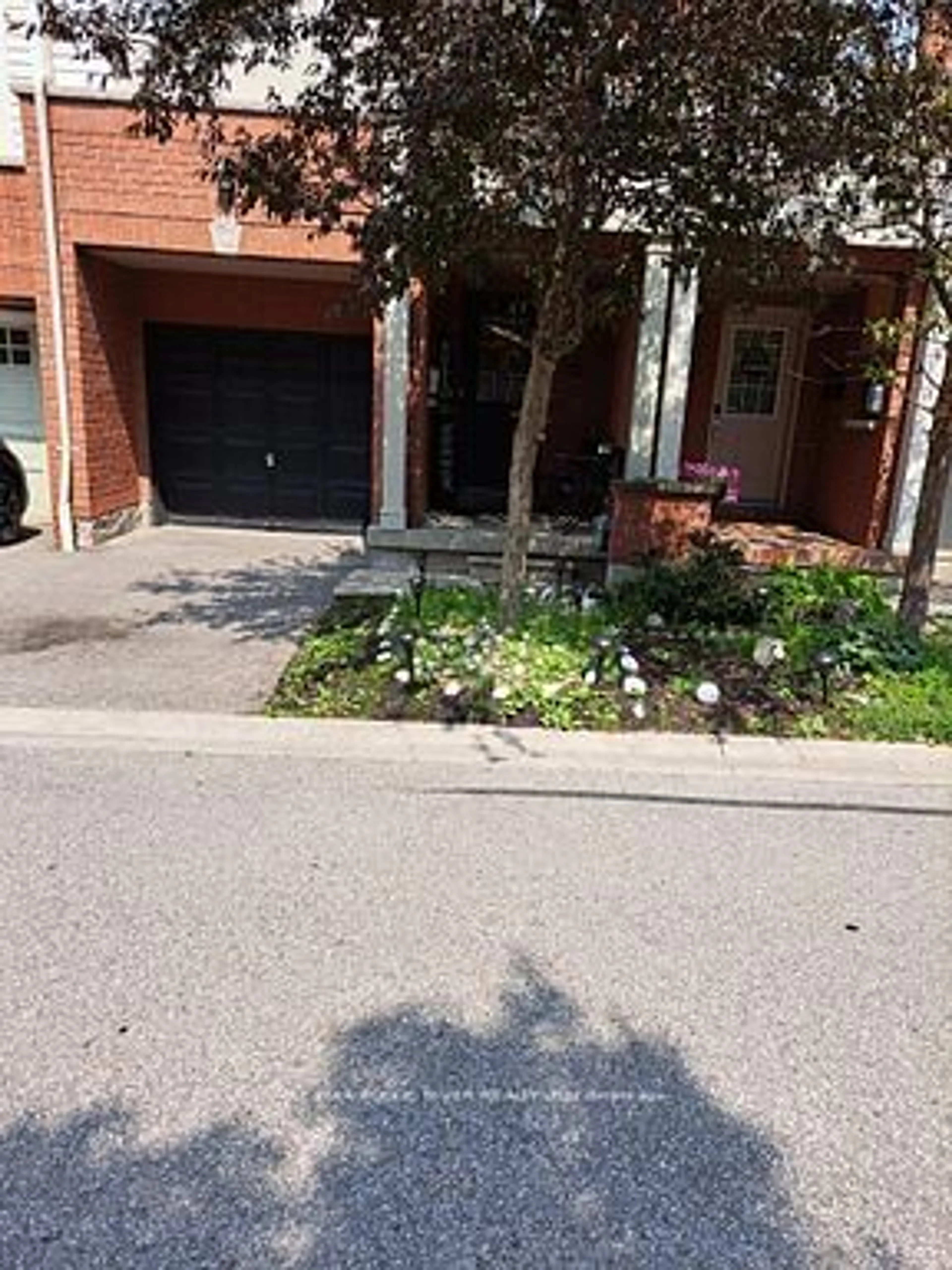 A pic from outside/outdoor area/front of a property/back of a property/a pic from drone, street for 1850 Kingston Rd #40, Pickering Ontario L1V 0A2