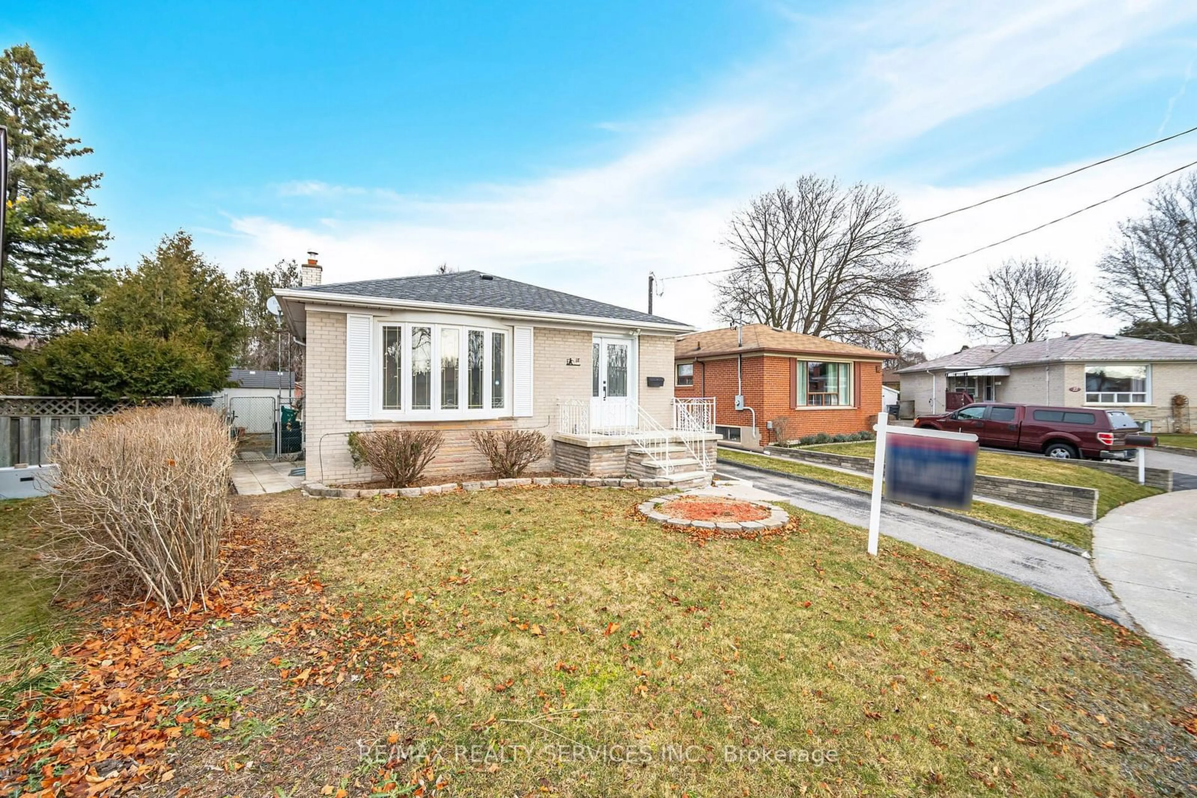 A pic from outside/outdoor area/front of a property/back of a property/a pic from drone, street for 18 Marawa Crt, Toronto Ontario M1G 3A9