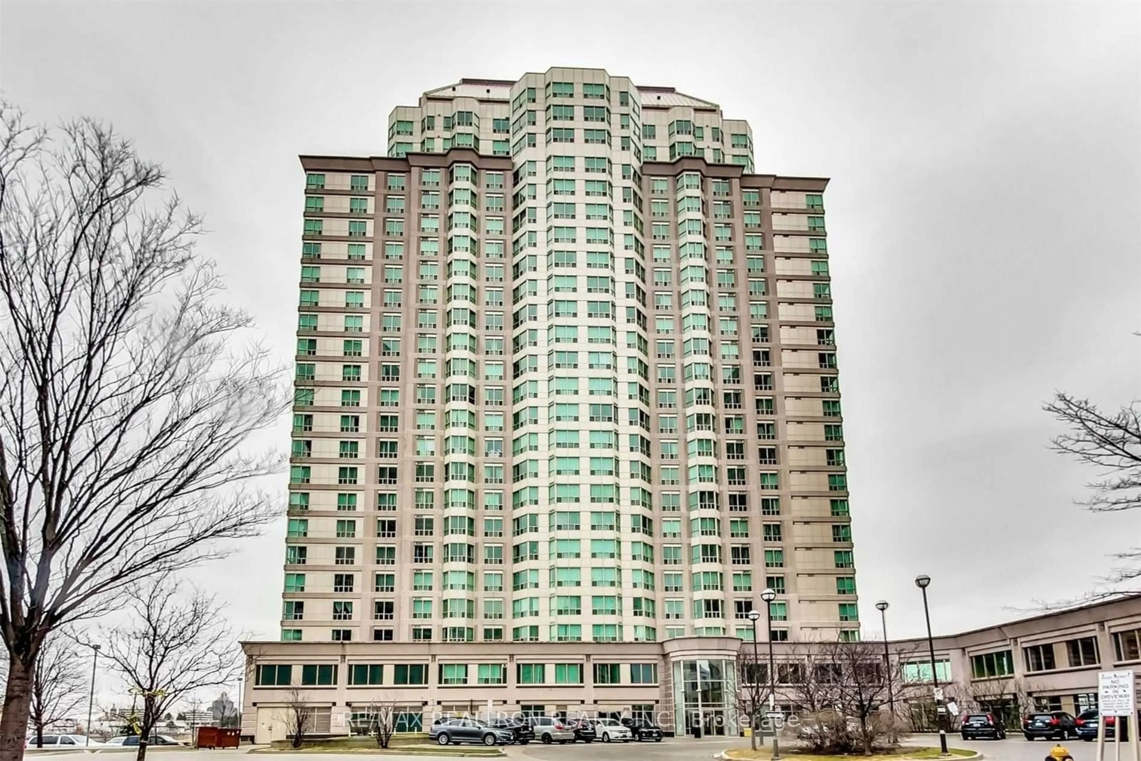 Indoor foyer for 11 Lee Centre Dr #612, Toronto Ontario M1H 3J5