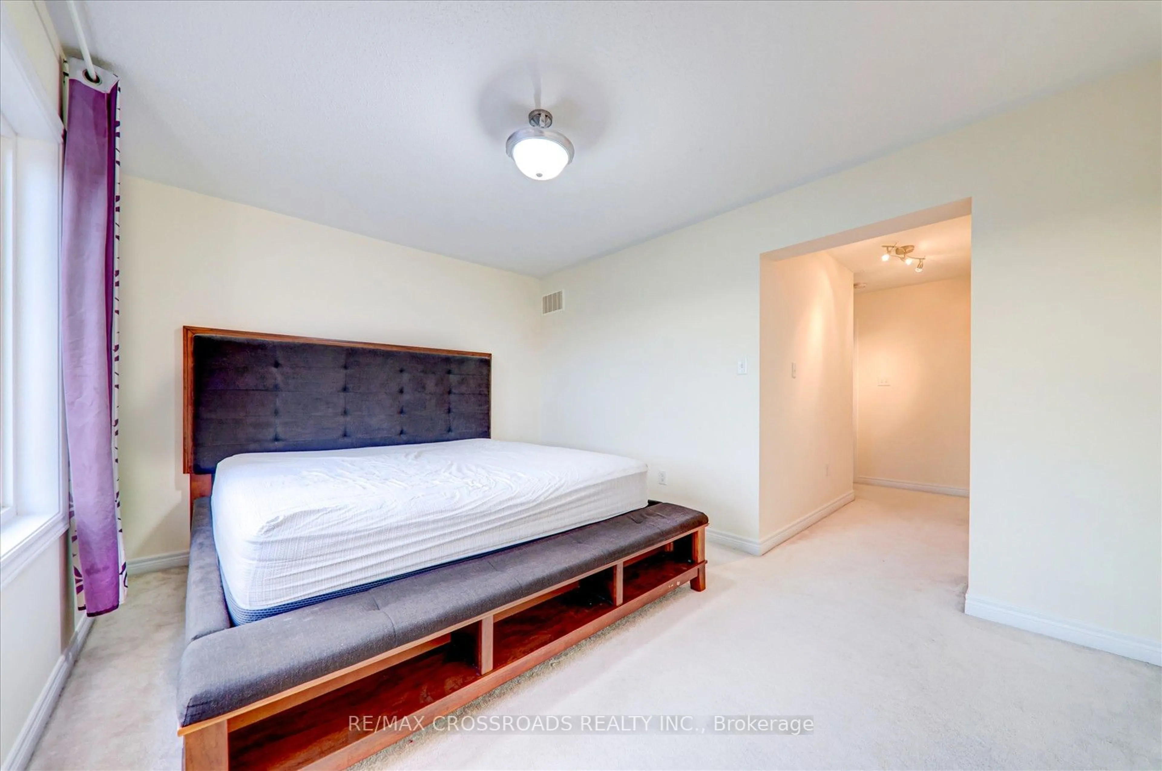 Bedroom with bed, unknown for 19 Kawneer Terr, Toronto Ontario M1P 0C3