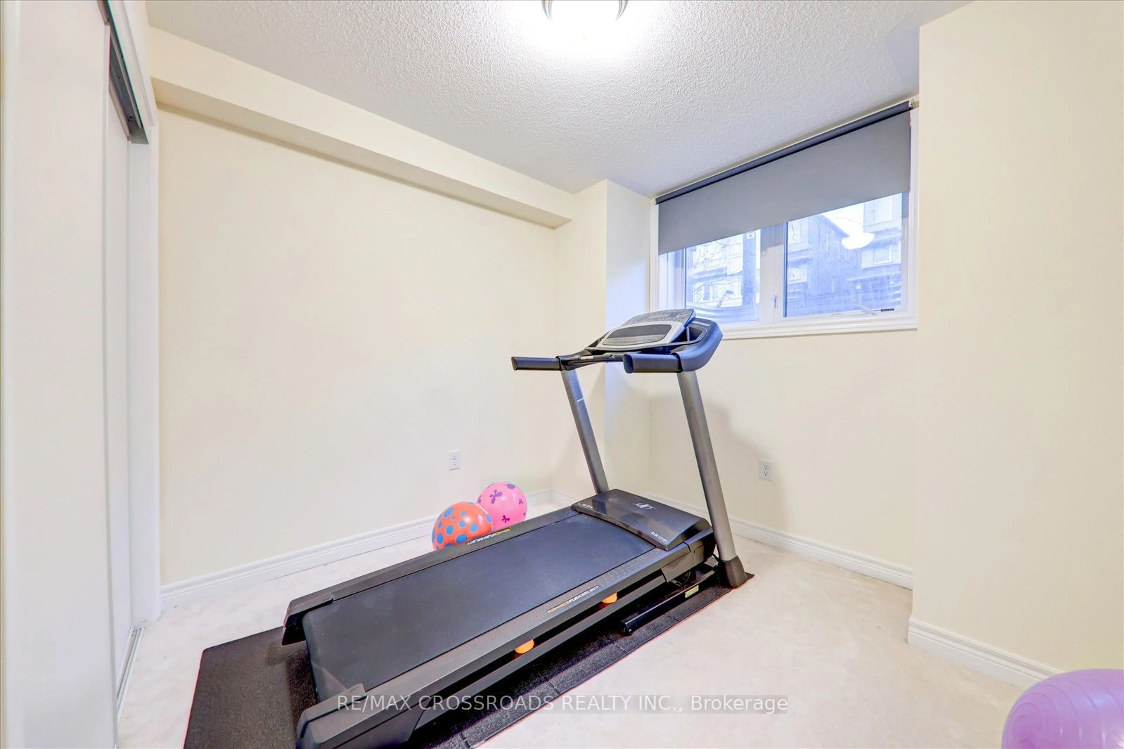 Gym or fitness room for 19 Kawneer Terr, Toronto Ontario M1P 0C3