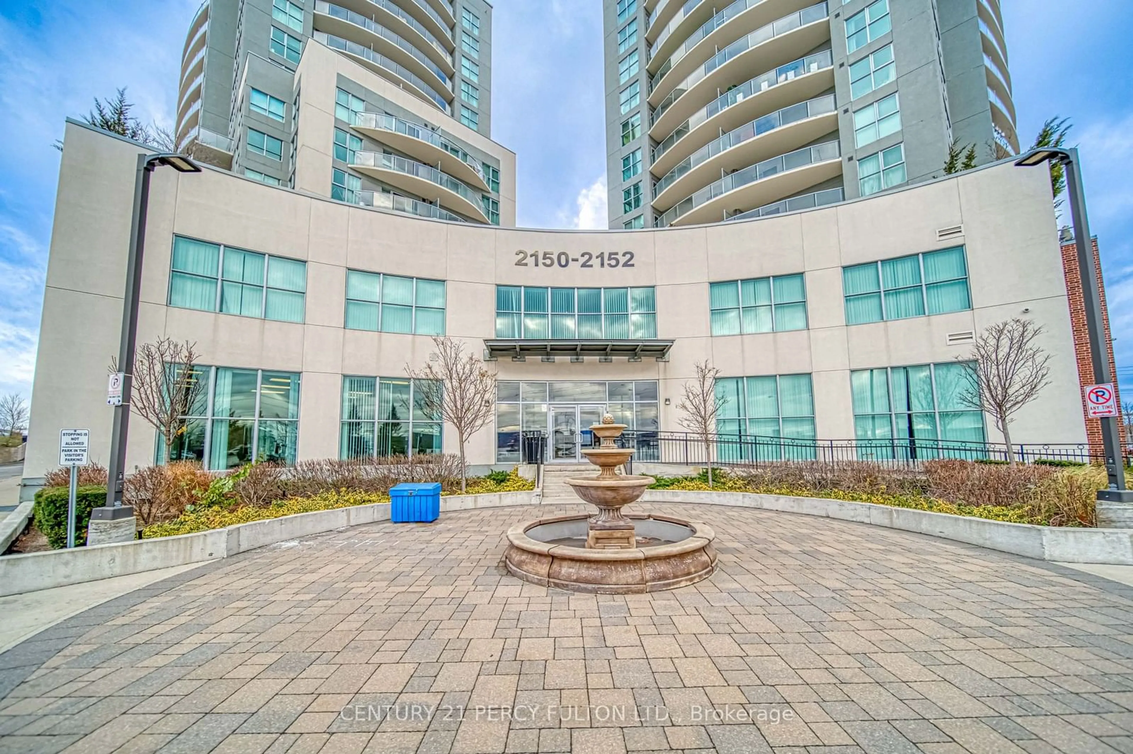 Indoor foyer for 2150 Lawrence Ave #205, Toronto Ontario M1R 3A7