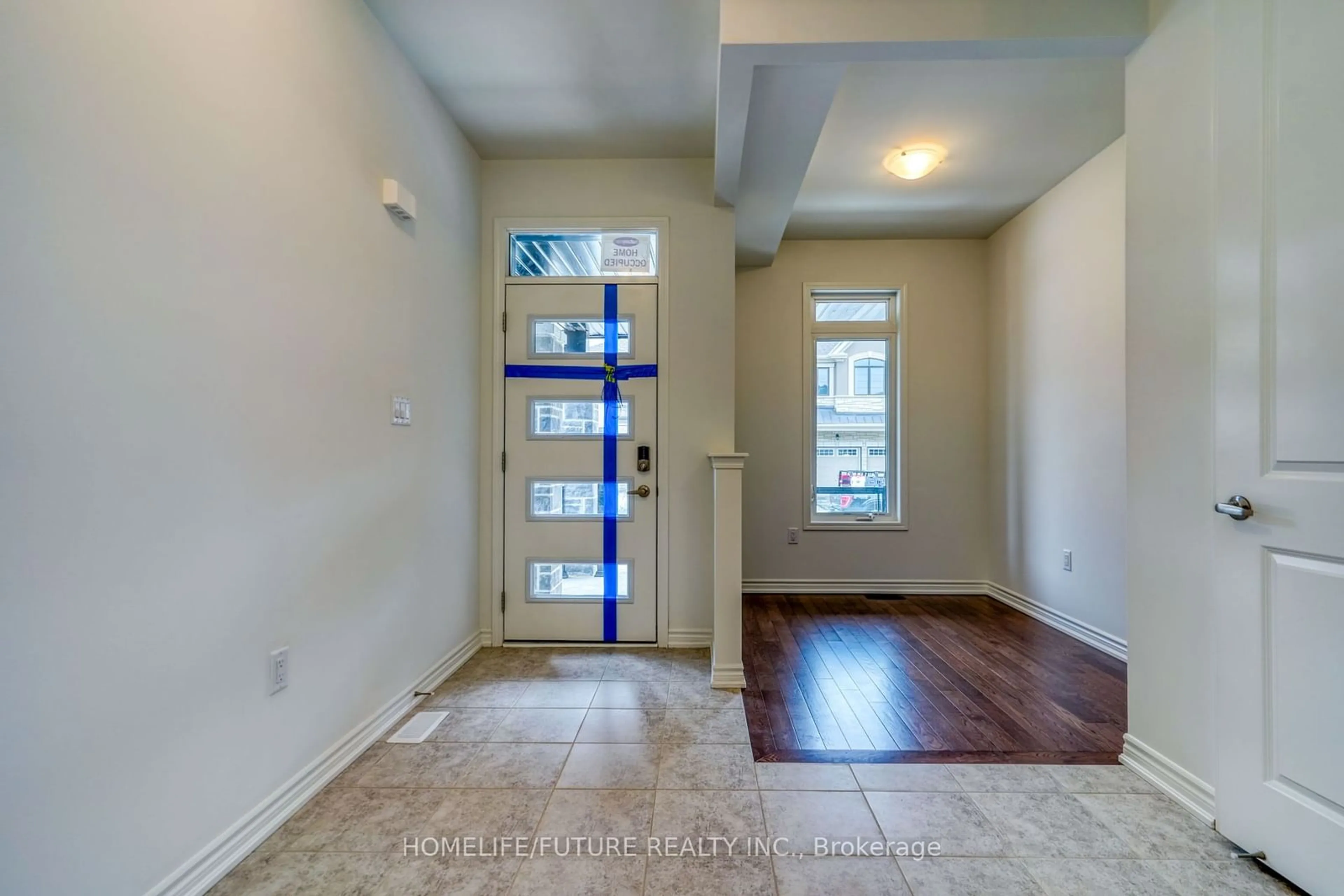 Indoor entryway for 1481 Mockingbird Sq, Pickering Ontario L1X 0N8