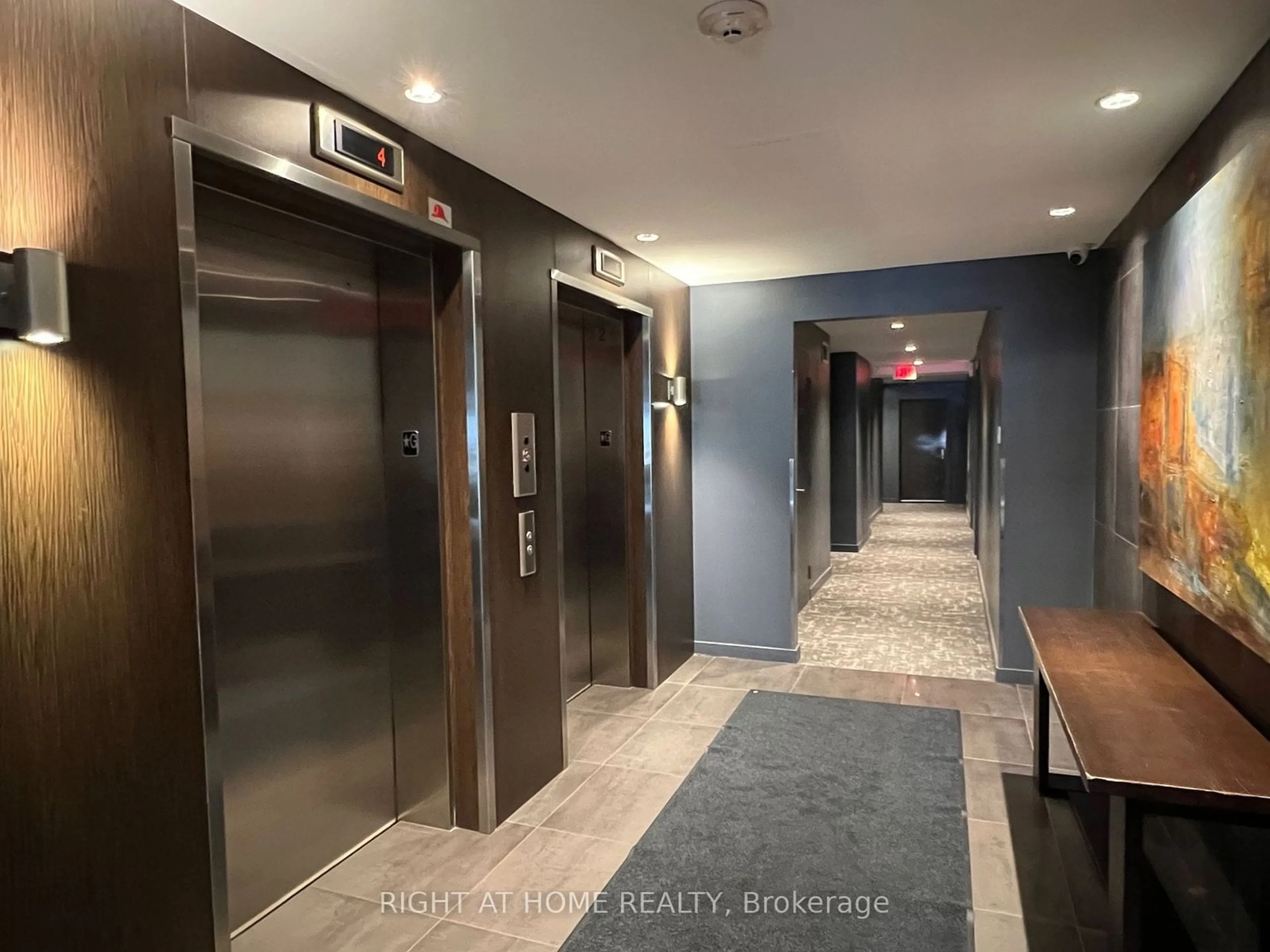 Indoor foyer for 625 Queen St #408, Toronto Ontario M4M 1G7