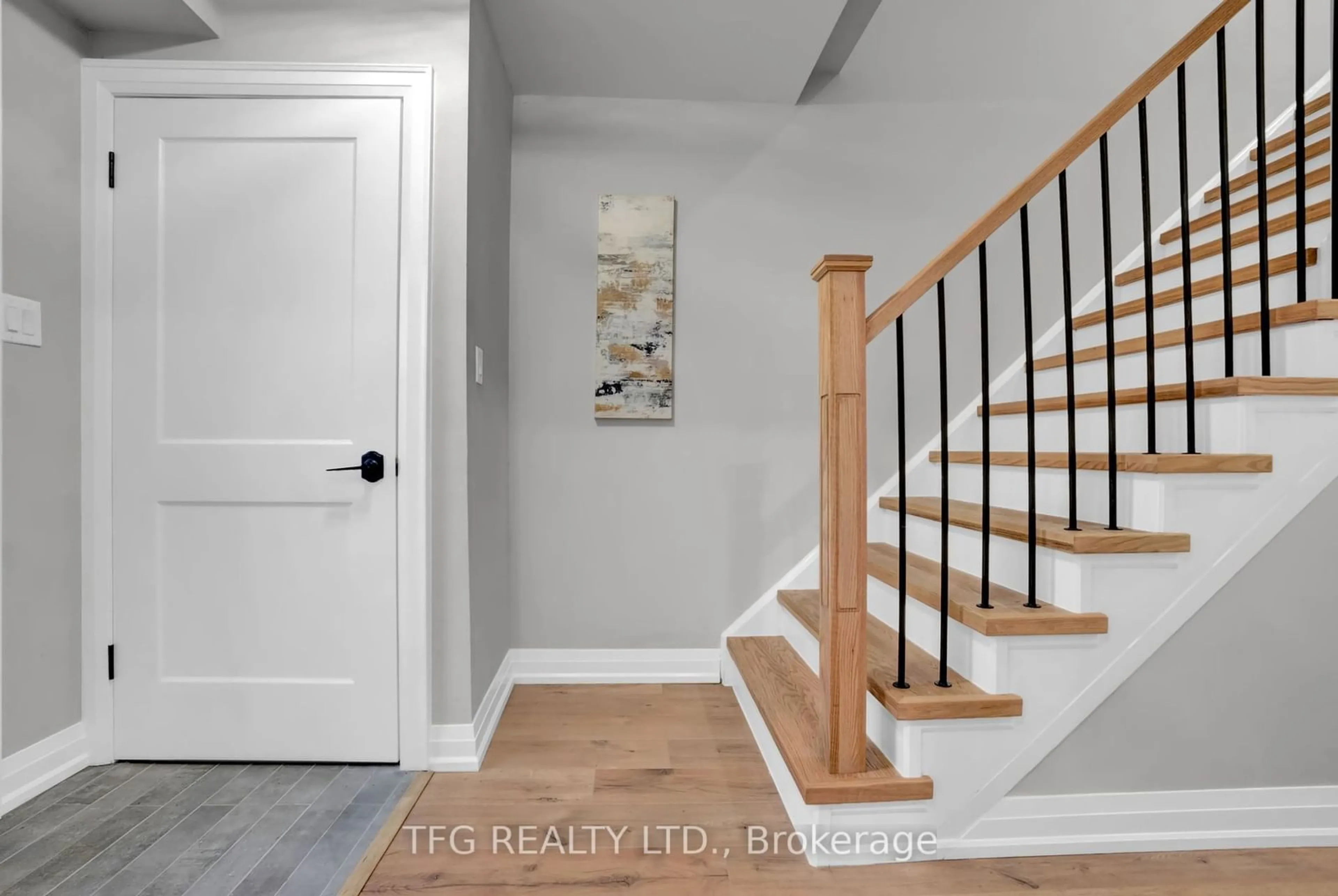 Indoor entryway for 1125 Venus Cres, Oshawa Ontario L1J 6E2