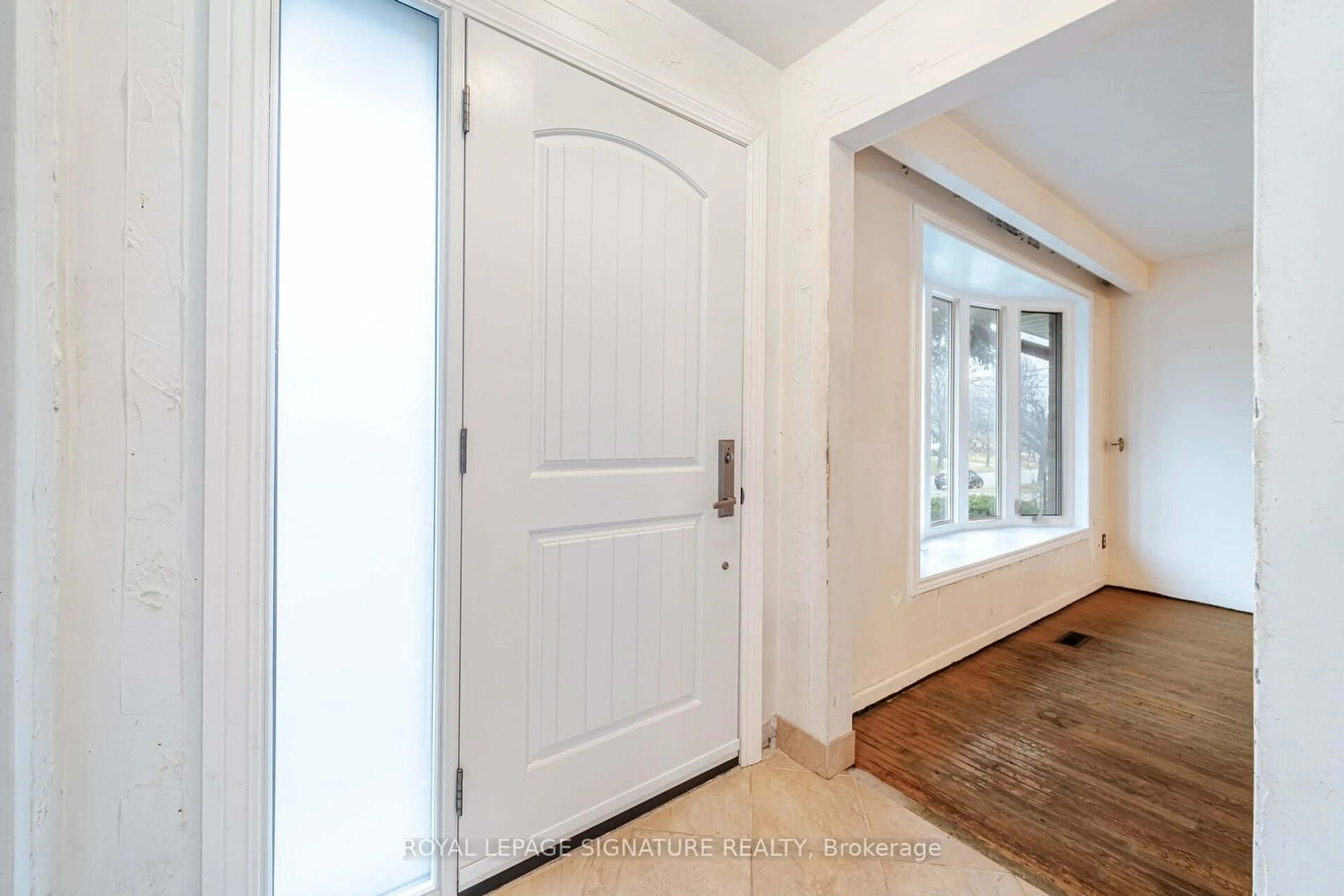 Indoor entryway for 23 Gardentree St, Toronto Ontario M1E 2E8