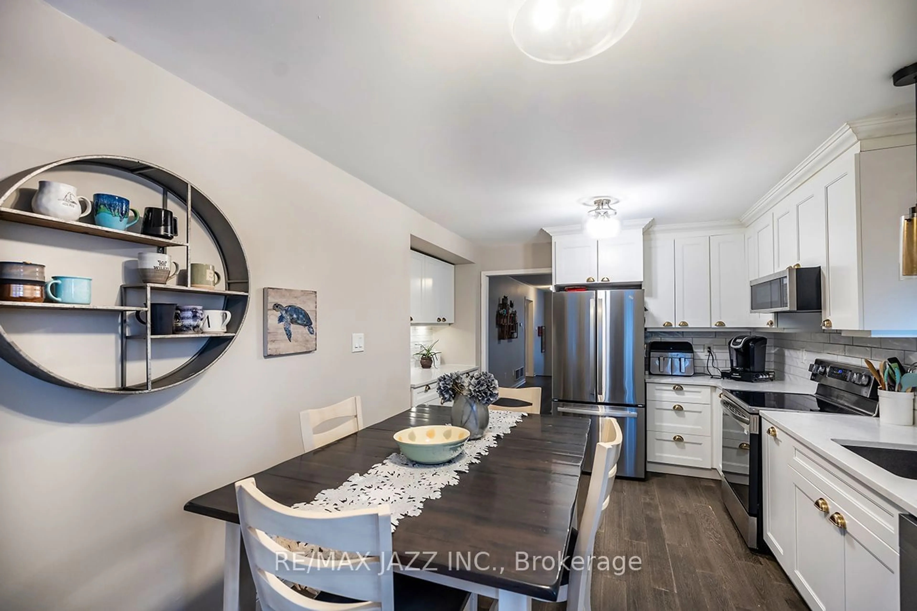 Open concept kitchen, unknown for 23 Schooner Lane, Clarington Ontario L1B 1N5