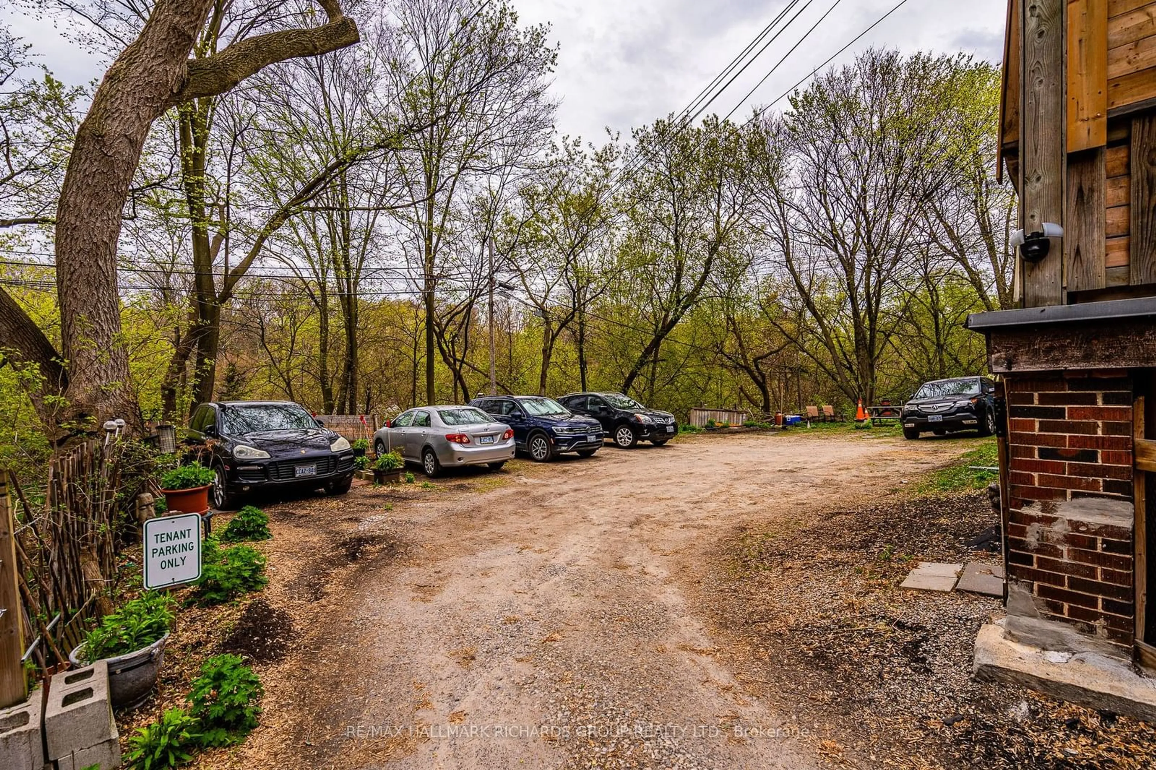 A pic from outside/outdoor area/front of a property/back of a property/a pic from drone, forest/trees view for 558-562 Kingston Rd, Toronto Ontario M4E 1P9