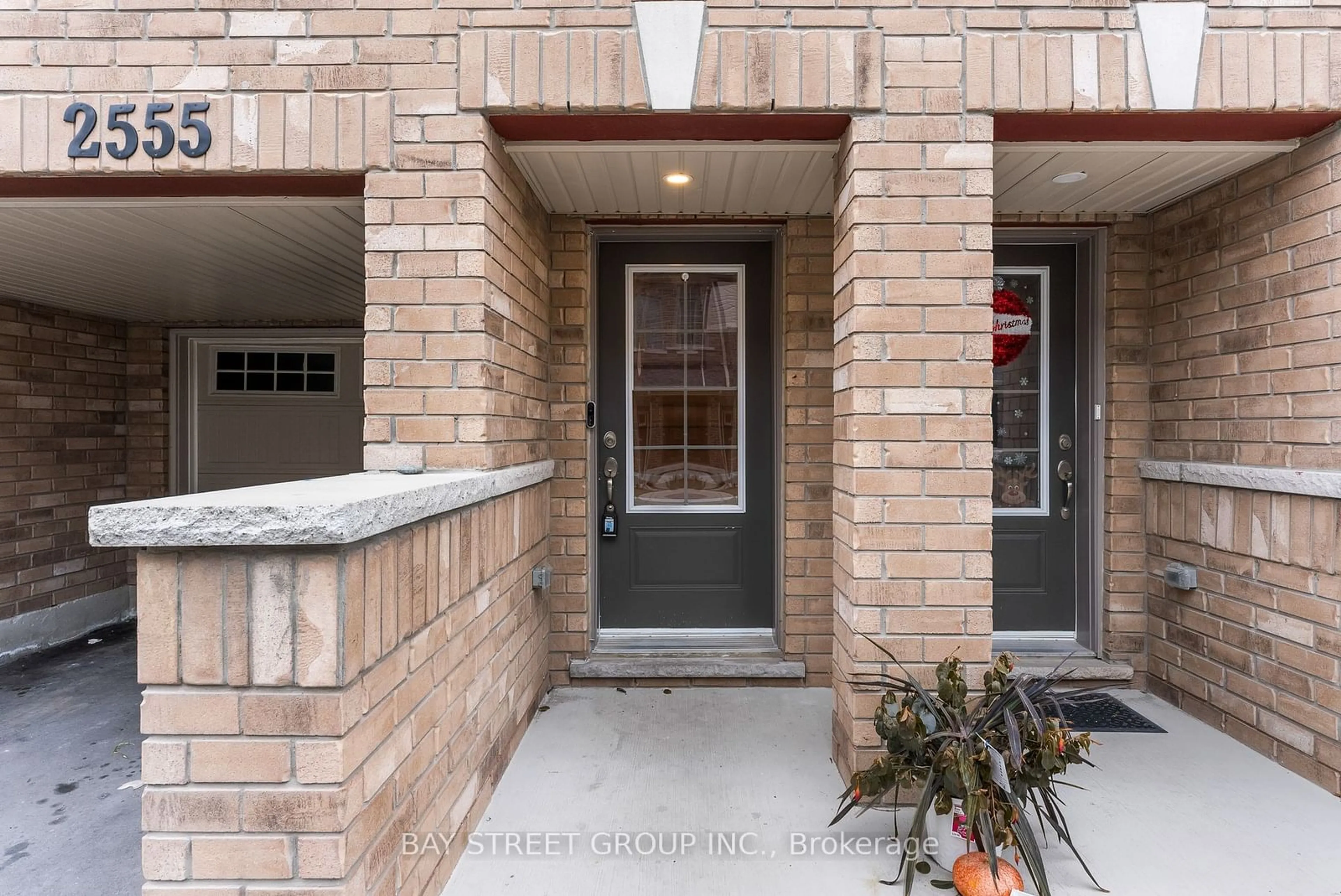 Indoor entryway for 2555 Larida Path, Oshawa Ontario L1L 0P9