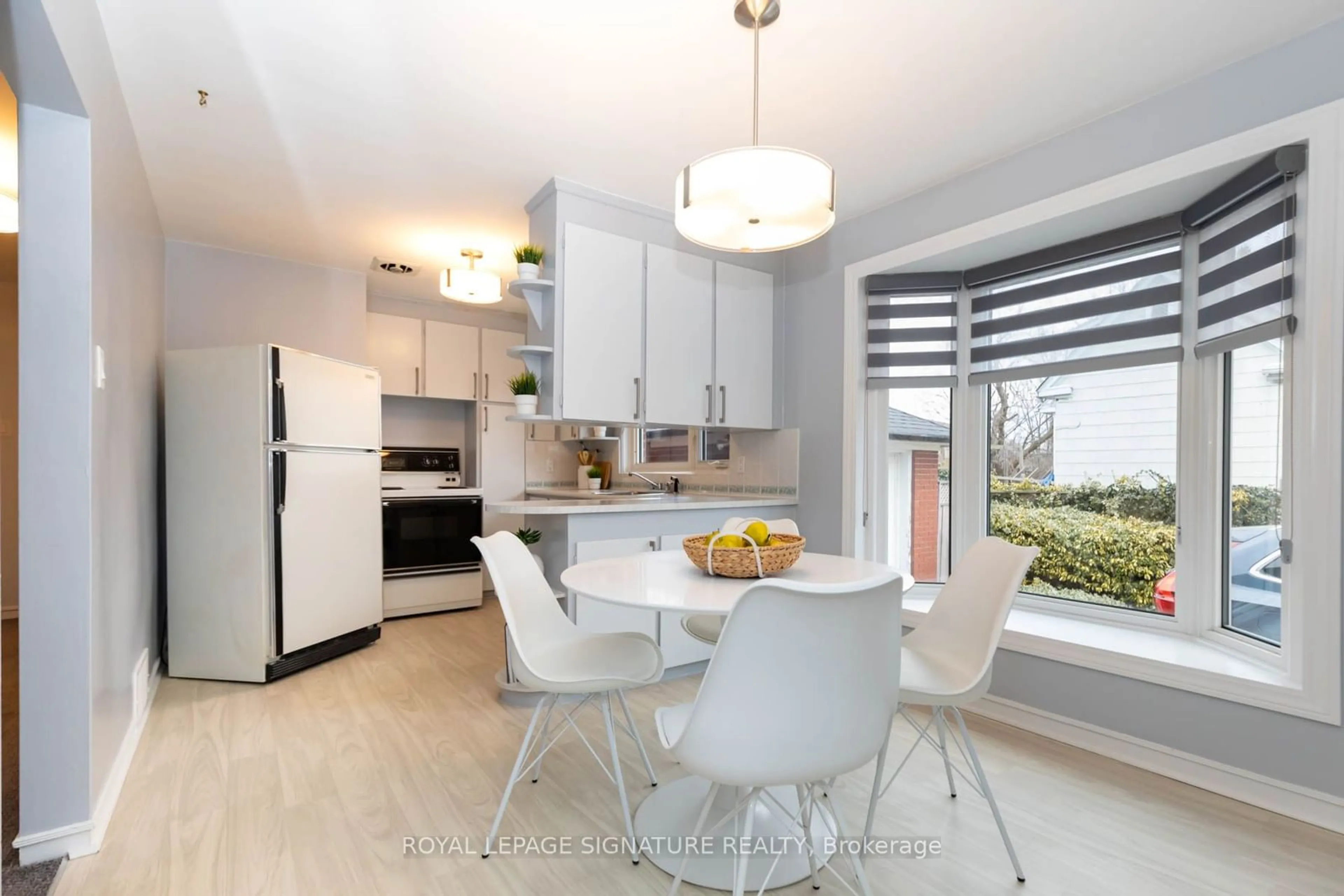 Open concept kitchen, ceramic/tile floor for 732 Danforth Rd, Toronto Ontario M1K 1G5