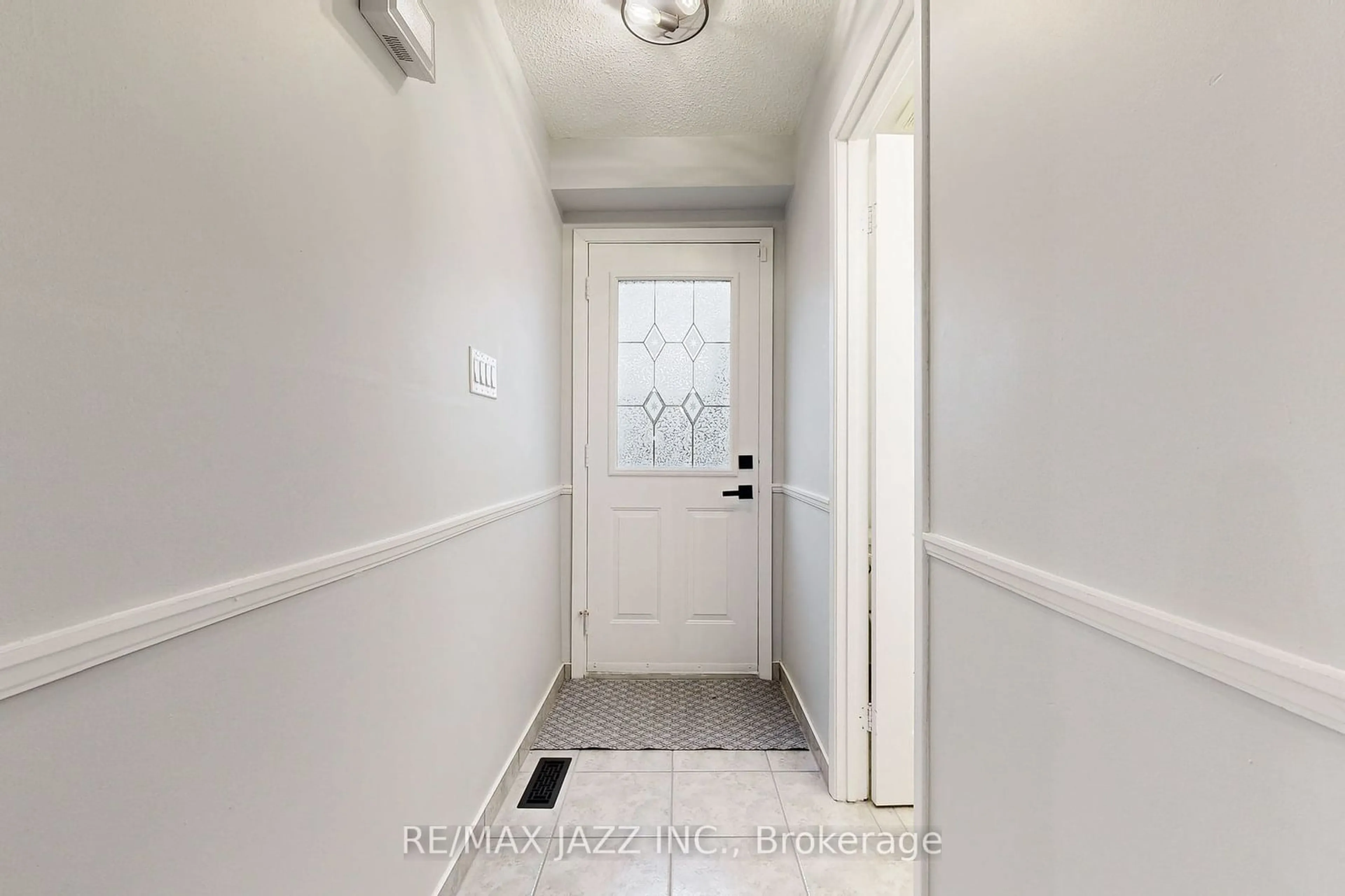 Indoor entryway for 7 Groves Lane, Ajax Ontario L1S 3C7