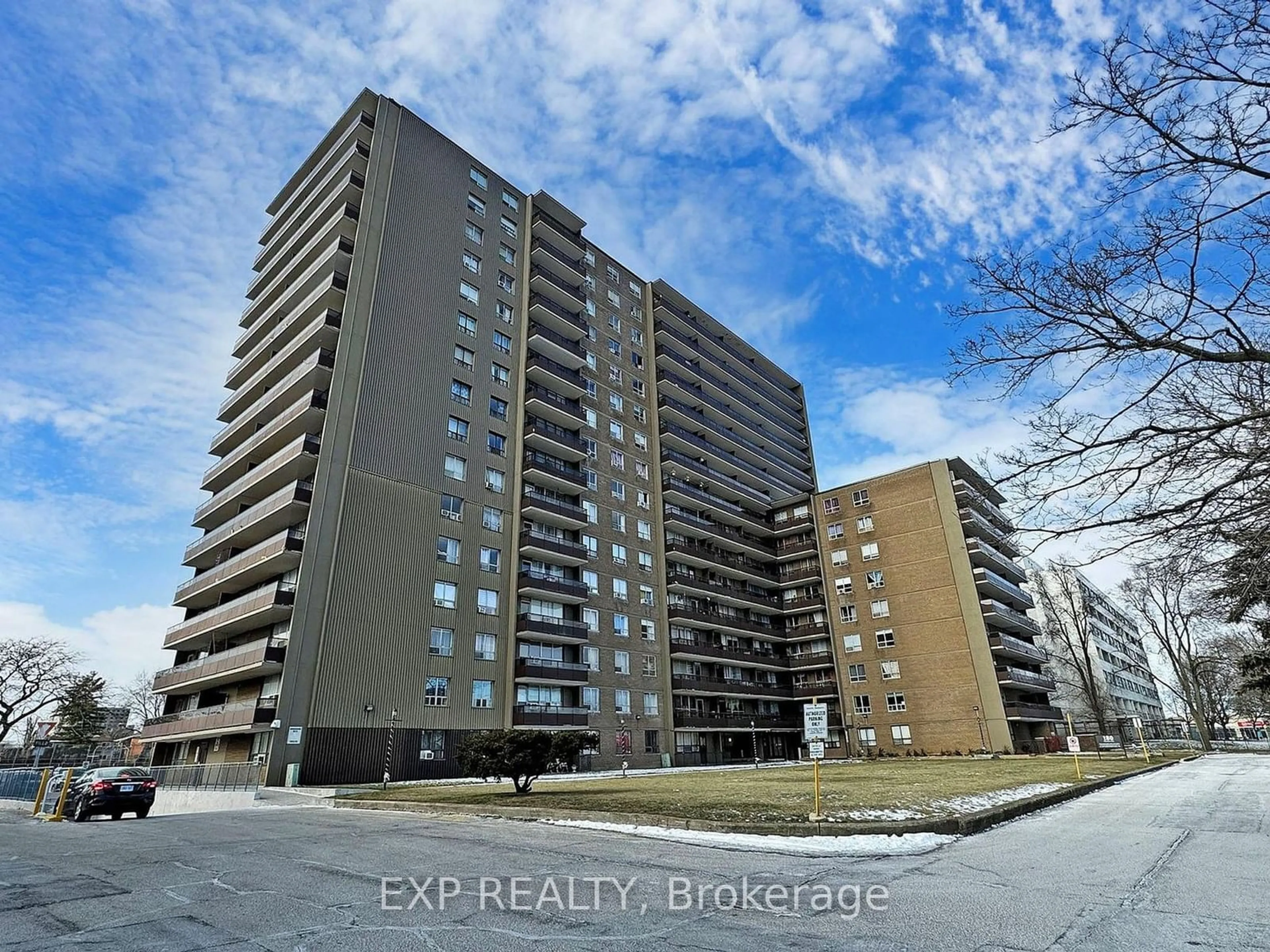 A pic from outside/outdoor area/front of a property/back of a property/a pic from drone, building for 180 Markham Rd #819, Toronto Ontario M1M 2Z9