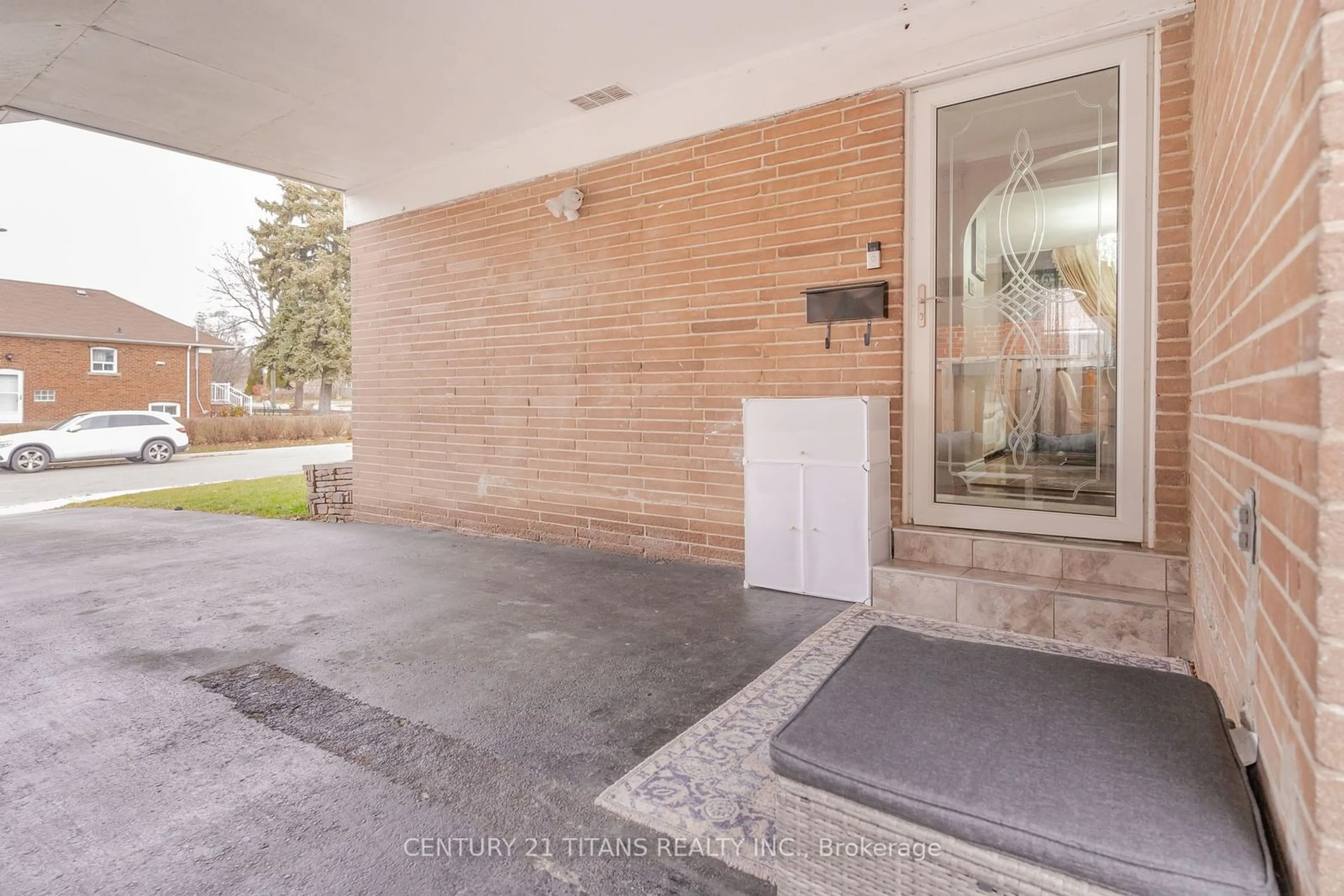 Indoor foyer for 15 Merrian Rd, Toronto Ontario M1K 3M6